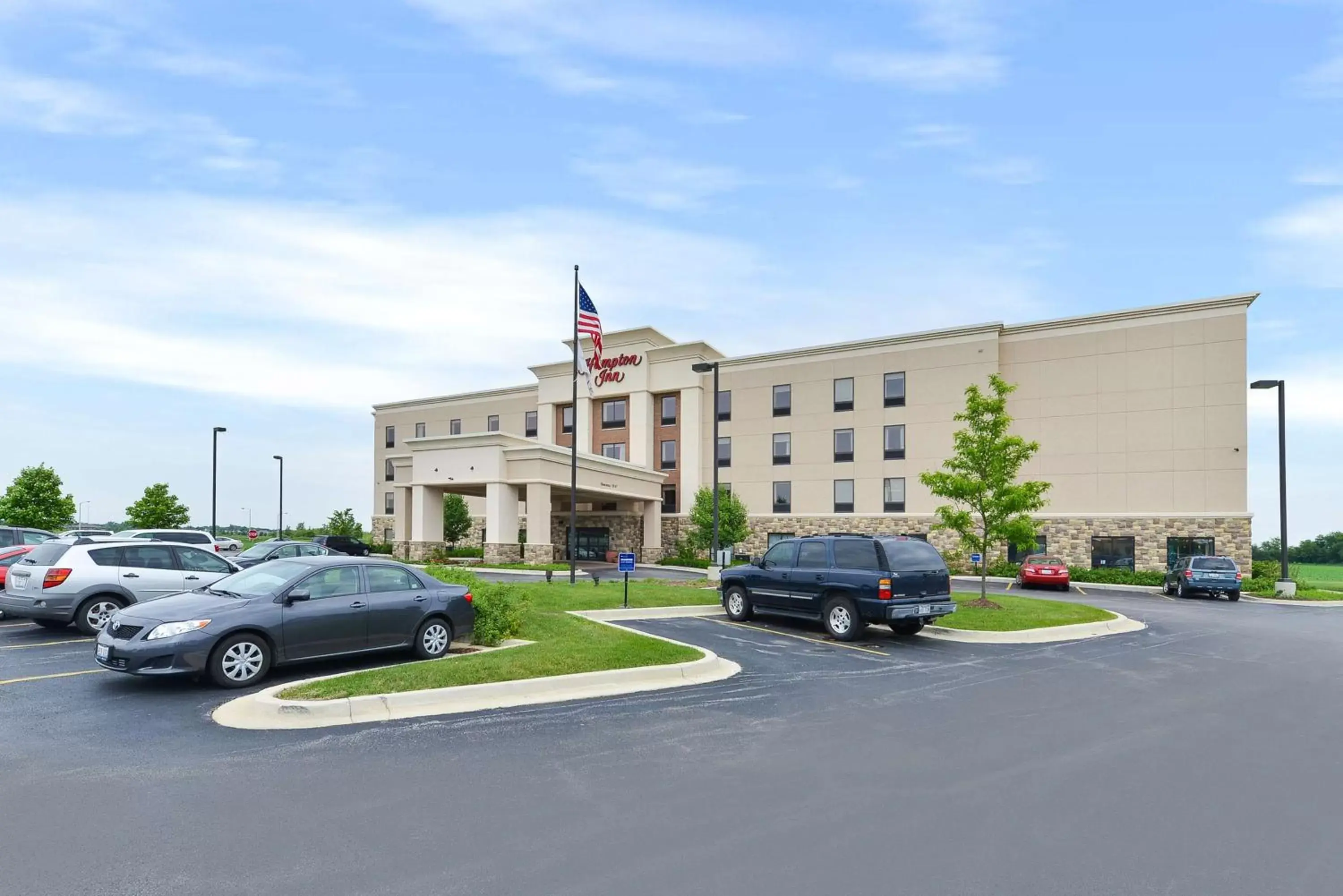 Property Building in Hampton Inn Yorkville