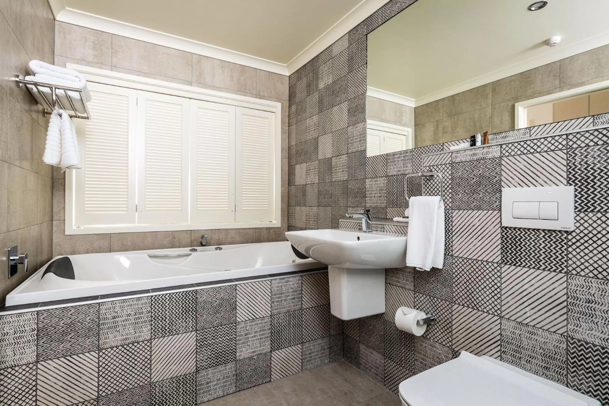 Pebble Beach Motor Inn