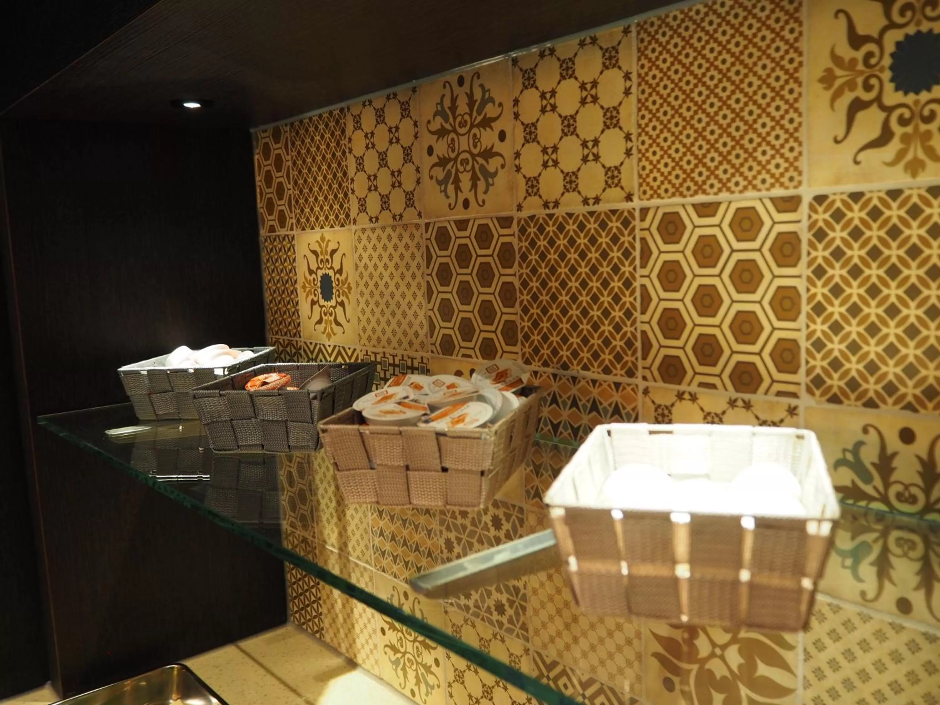 Food and drinks in Blossoms City Hotel