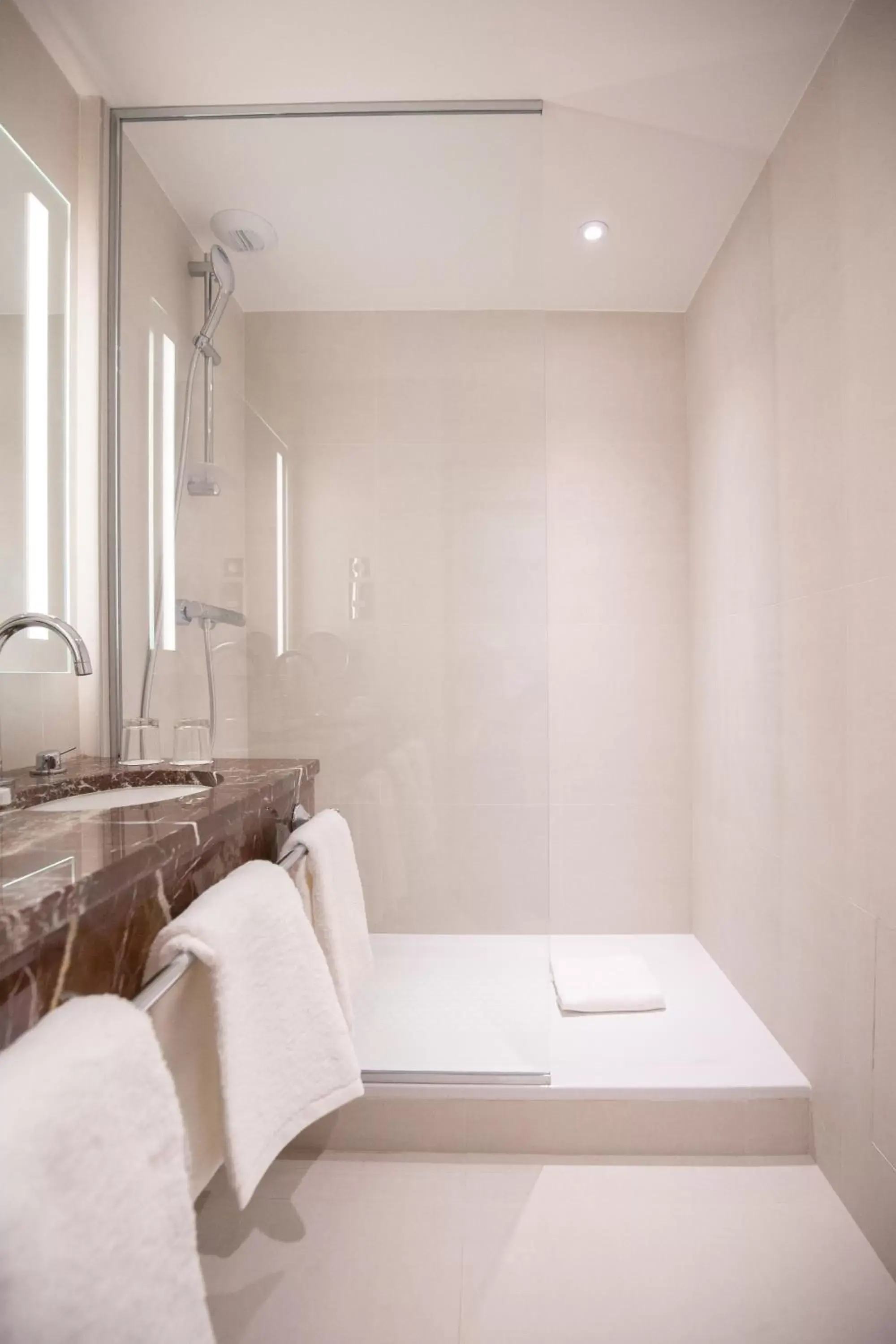 Shower, Bathroom in Hôtel Alfred Sommier