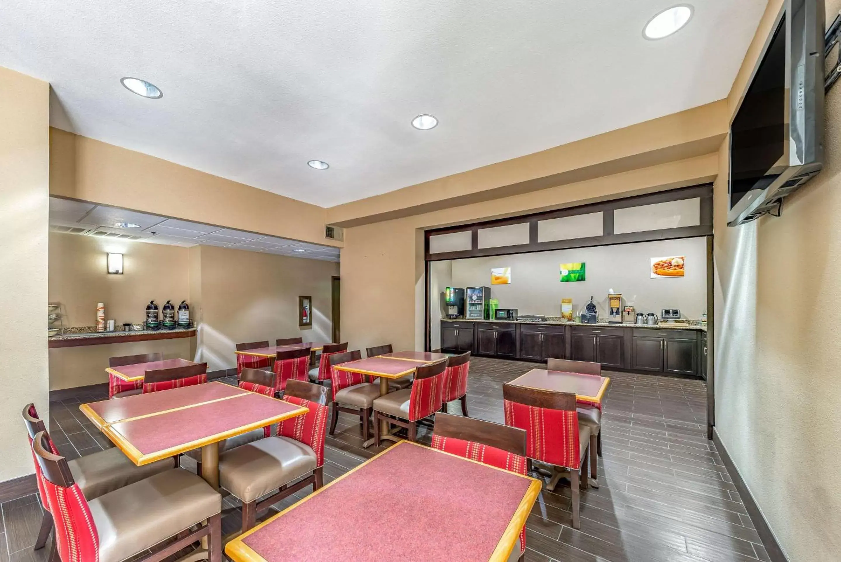 Restaurant/Places to Eat in Quality Inn West Plano - Dallas