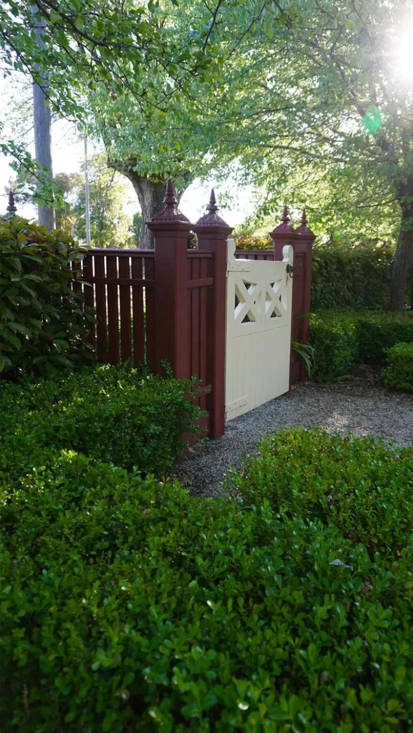 Facade/entrance, Garden in Howlong Old Post Office Luxury Suite
