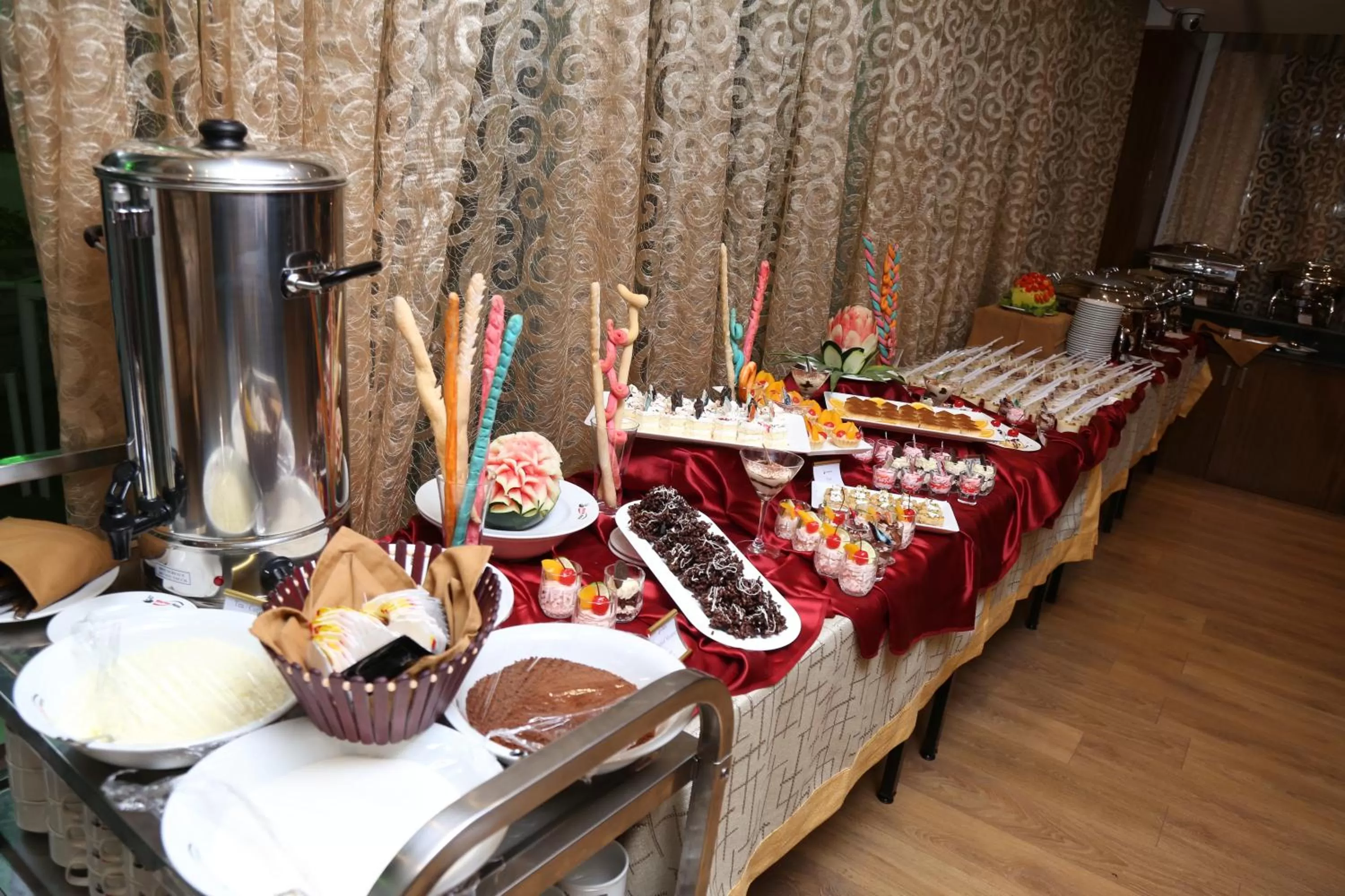 Coffee/tea facilities in Marino Royal Hotel