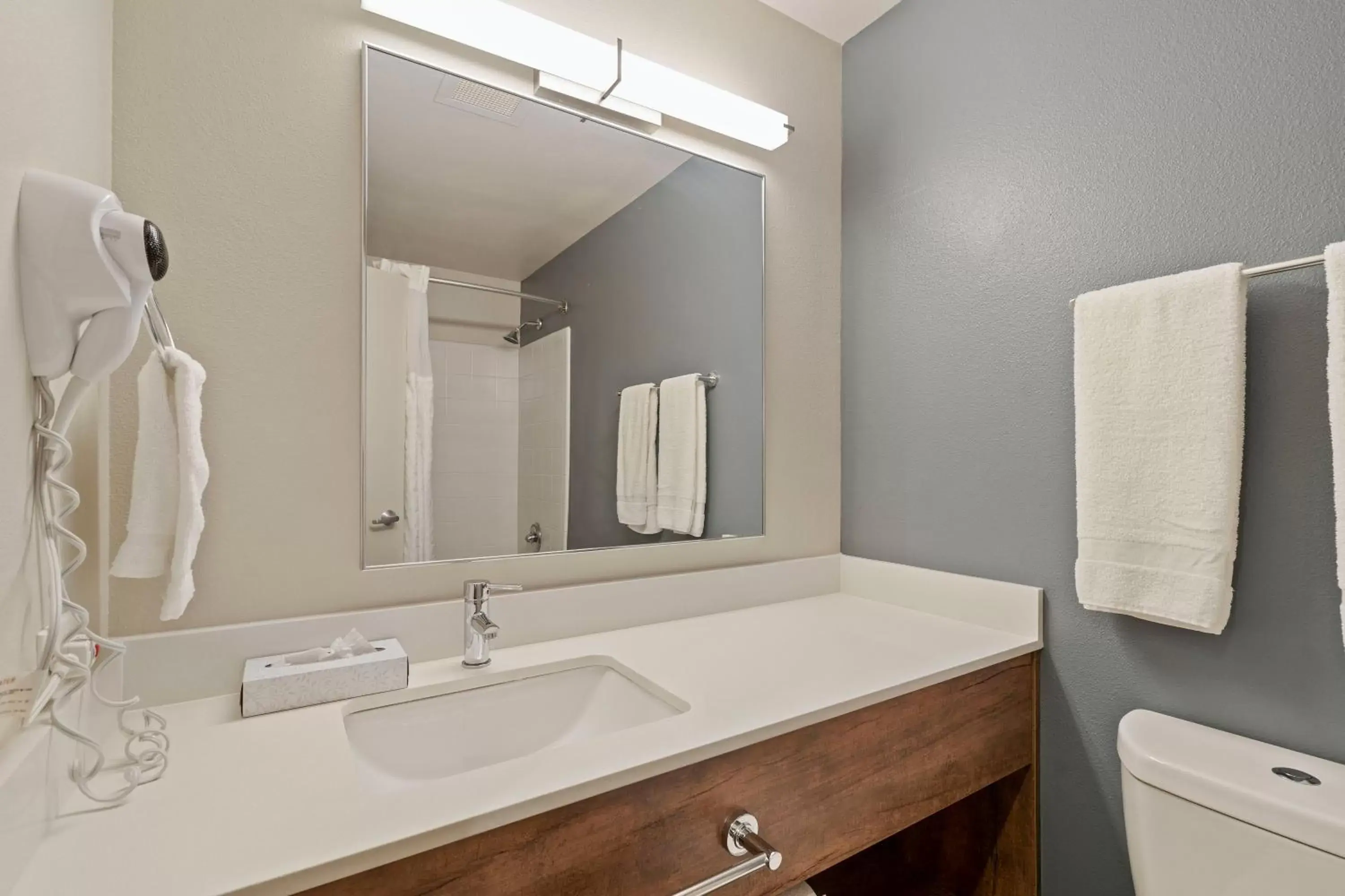 Bathroom in Extended Stay America Suites - Seattle - Redmond