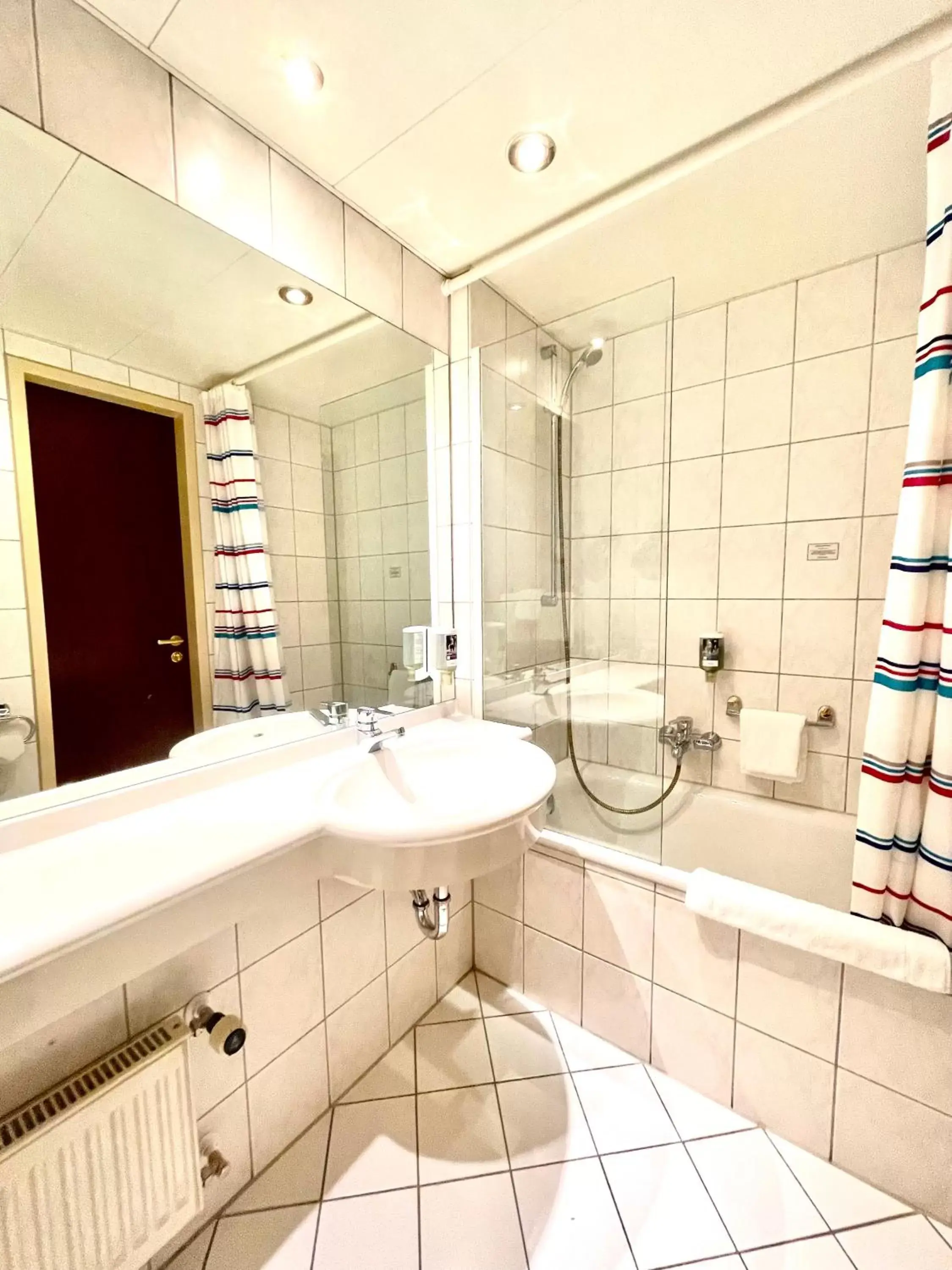 Bathroom in Mercure Hotel Plaza Magdeburg