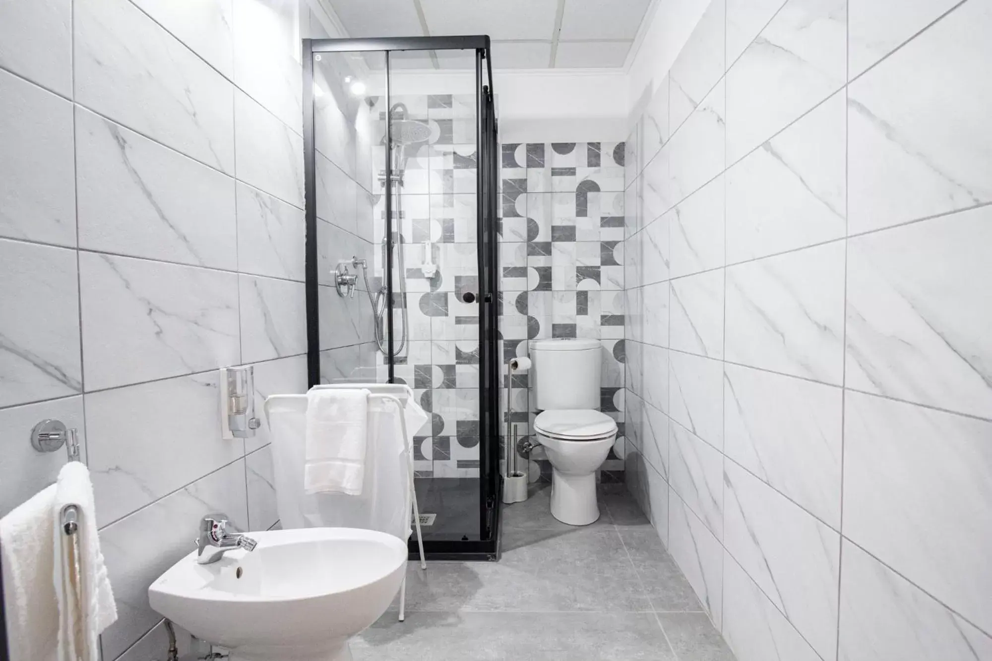 Shower, Bathroom in Royal Playa Suite and Apartament
