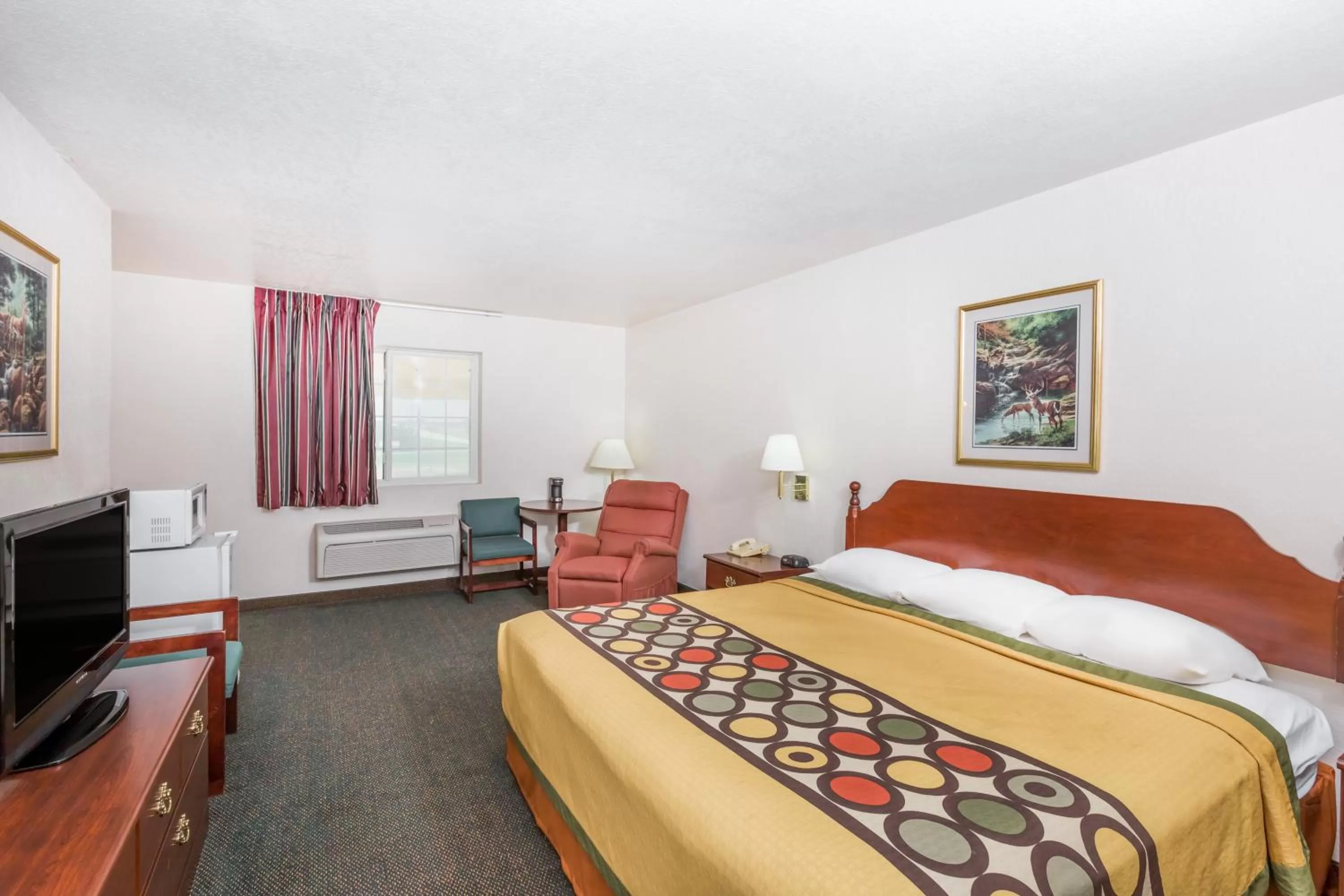 Property building, Bed in Super 8 by Wyndham Holton