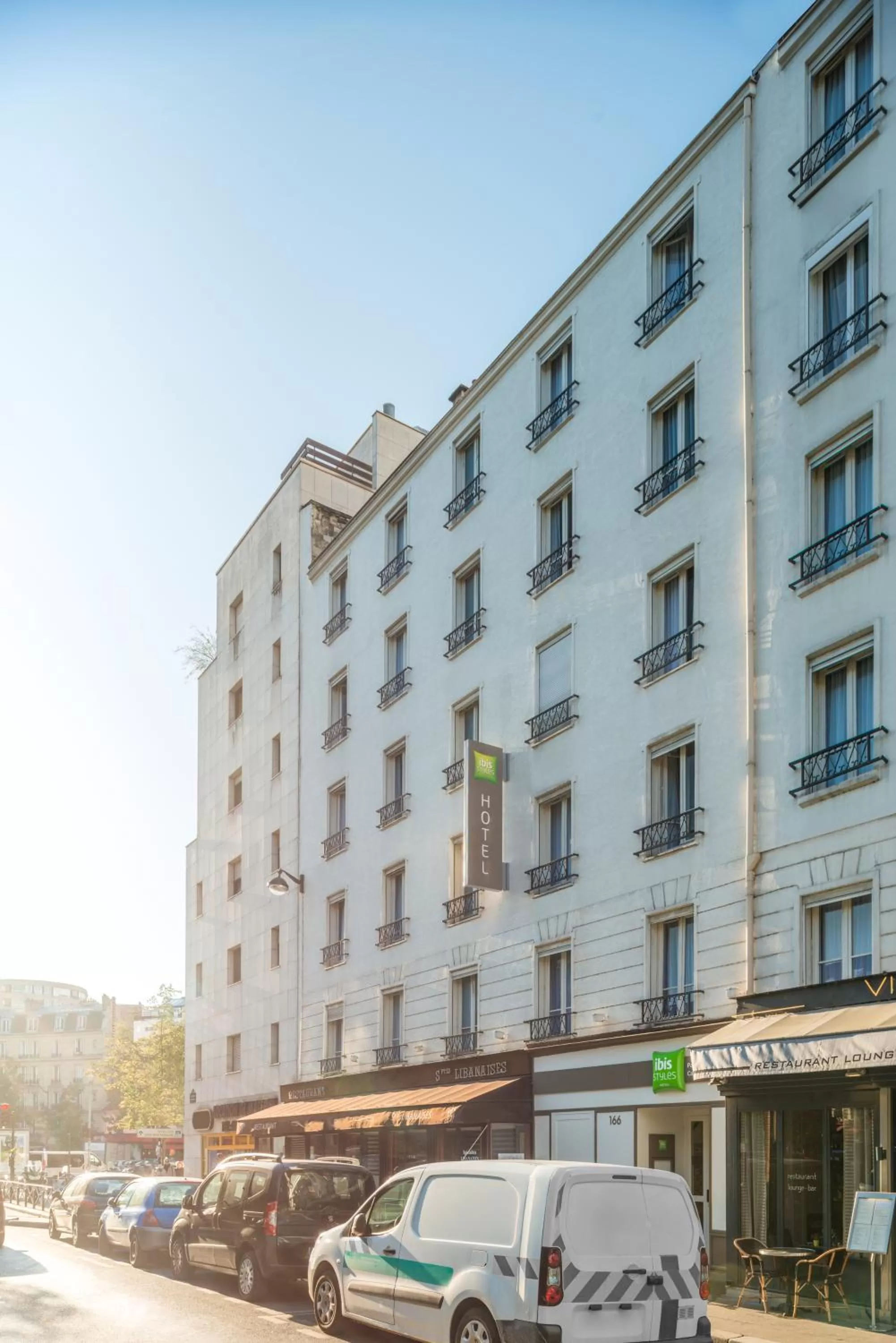 Facade/entrance in ibis Styles Paris Eiffel Cambronne