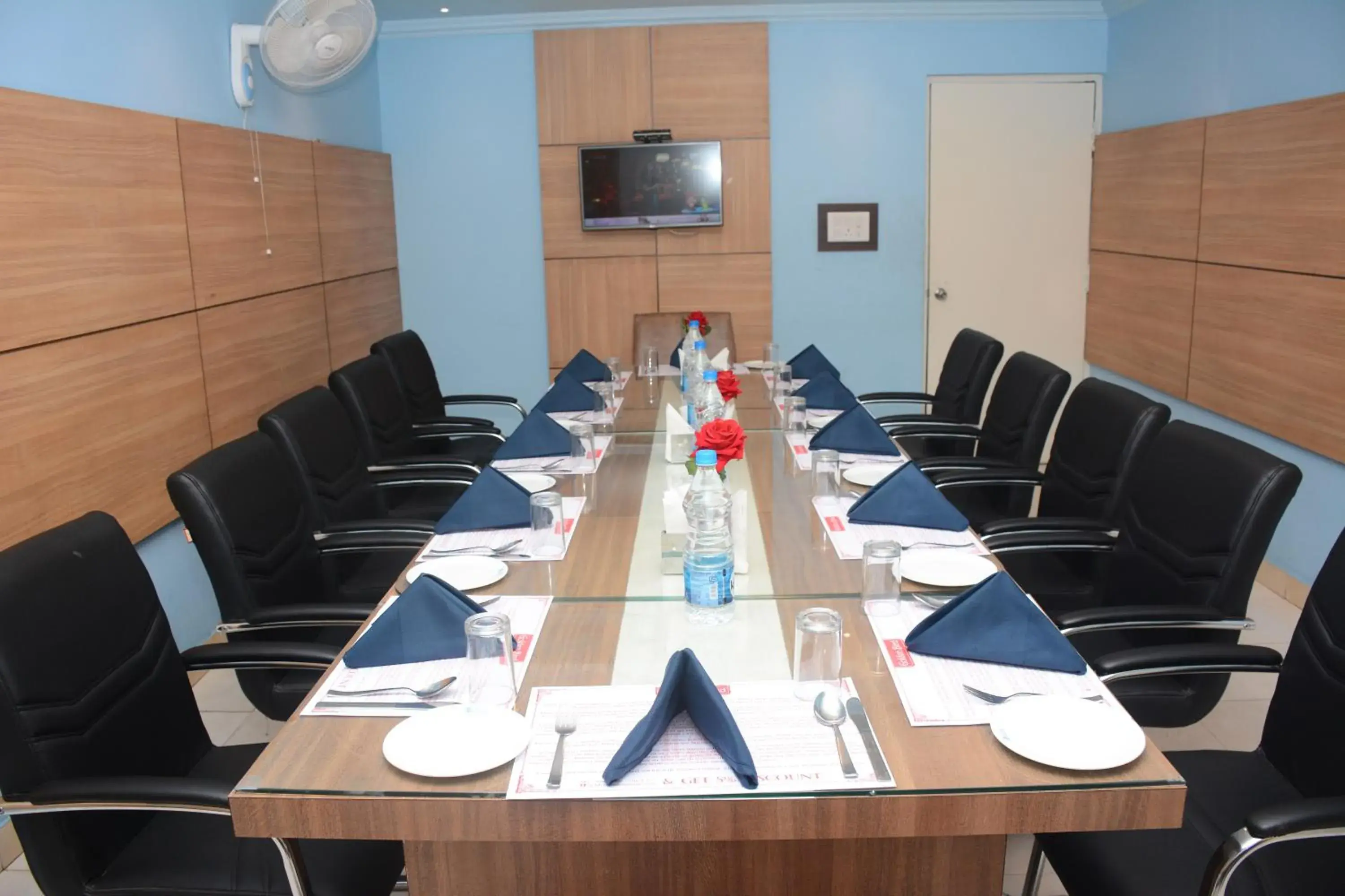 Banquet/Function facilities, Restaurant/Places to Eat in Hotel Pushpak