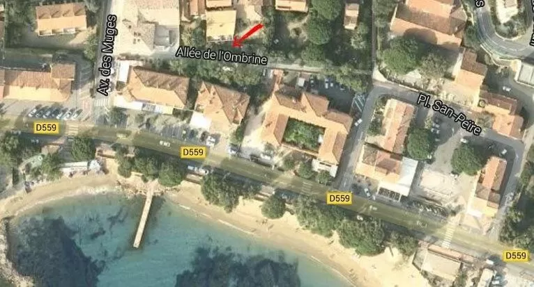 Other, Bird's-eye View in Chez Louis