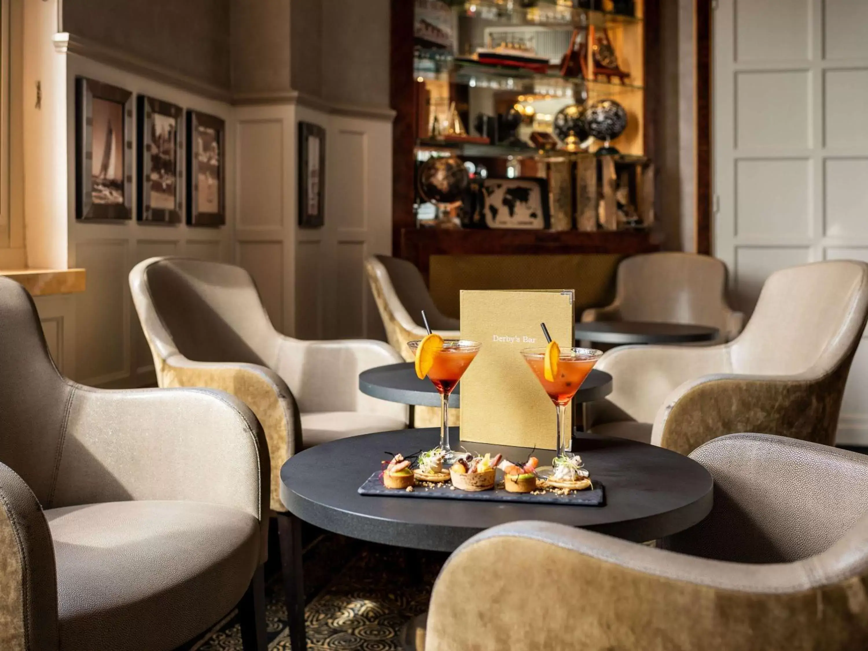 Lounge or bar in Hotel Mercure La Baule Majestic
