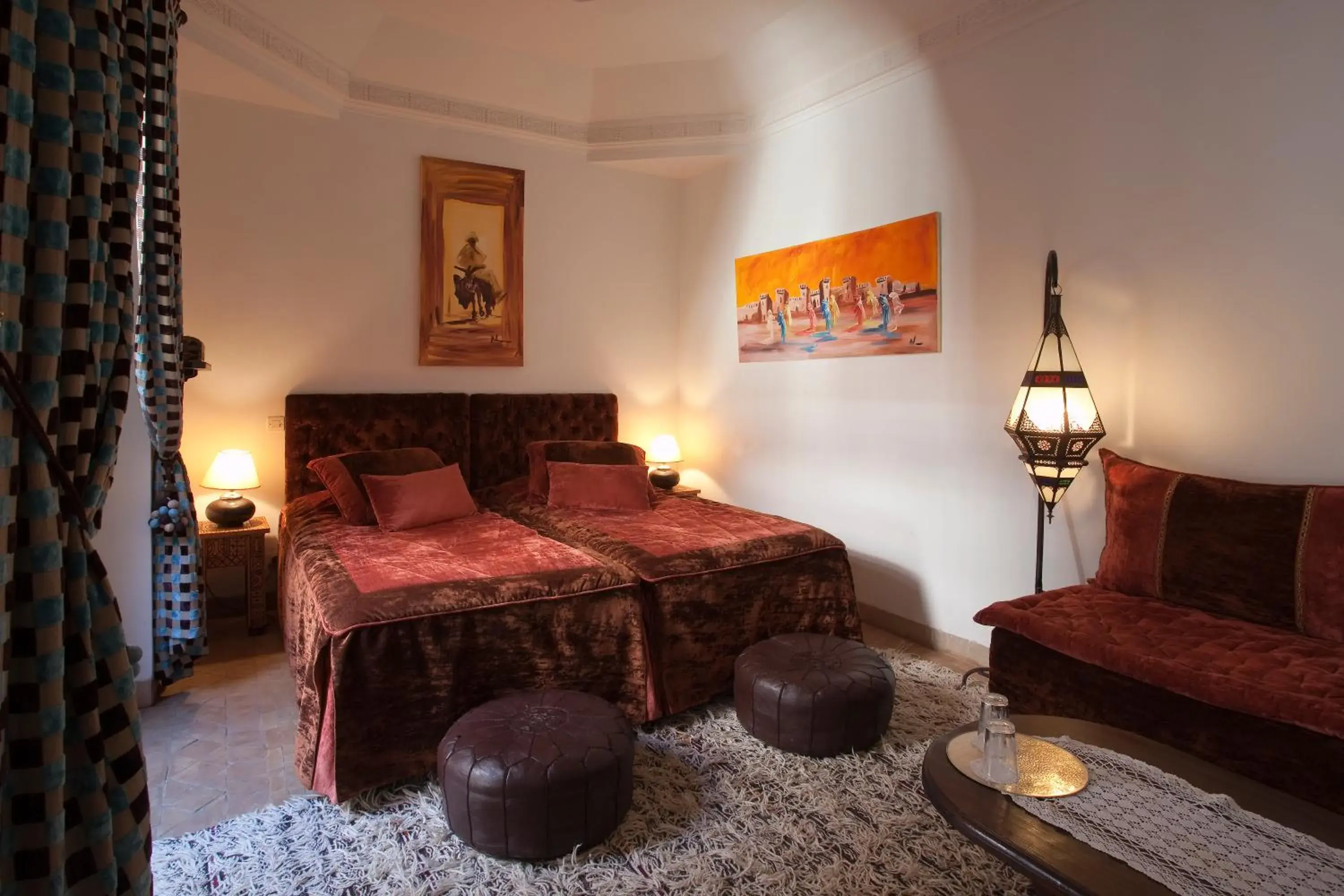 Photo of the whole room, Bed in Riad Aubrac
