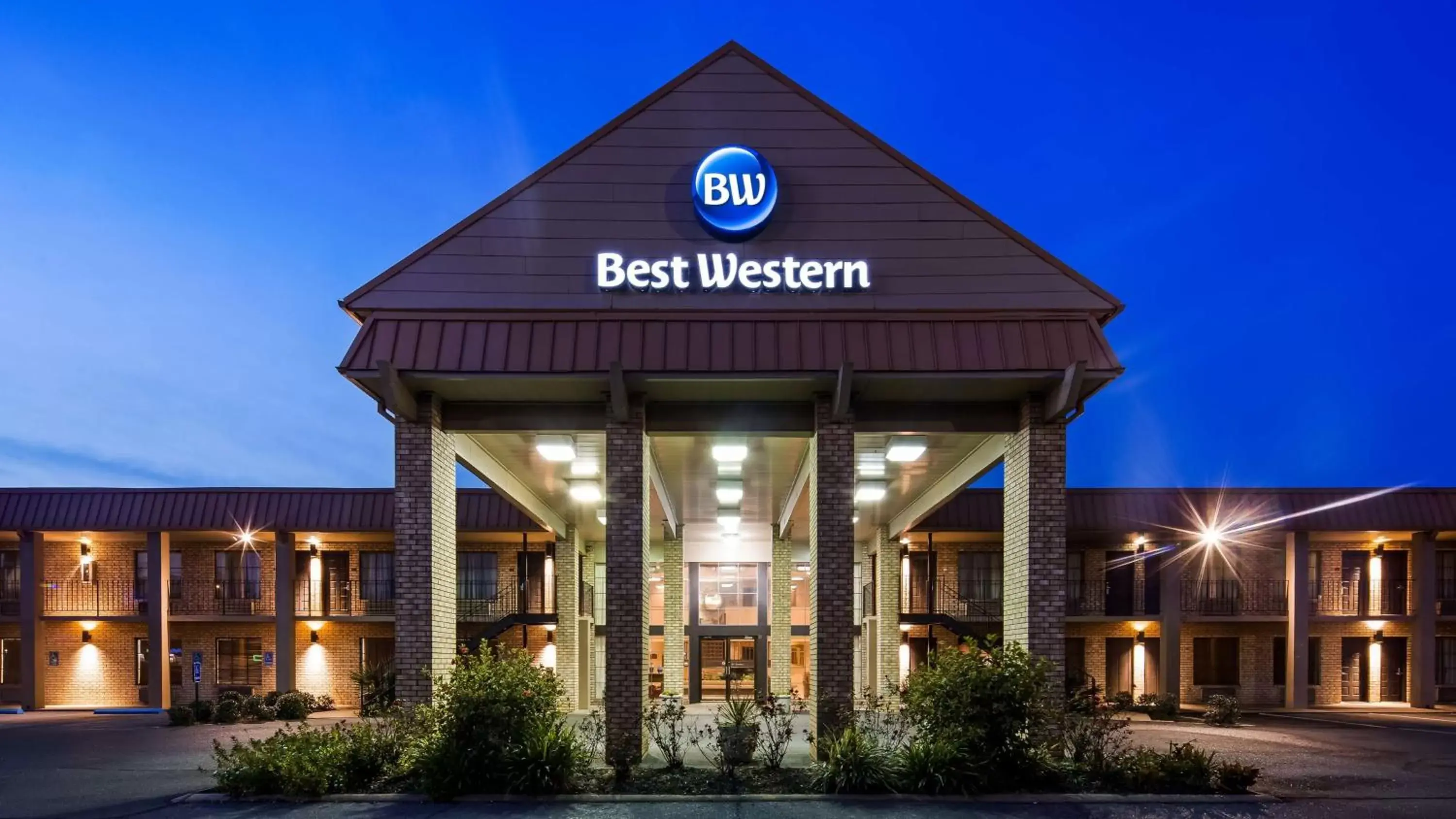 Property building in Best Western of Alexandria Inn & Suites & Conference Center