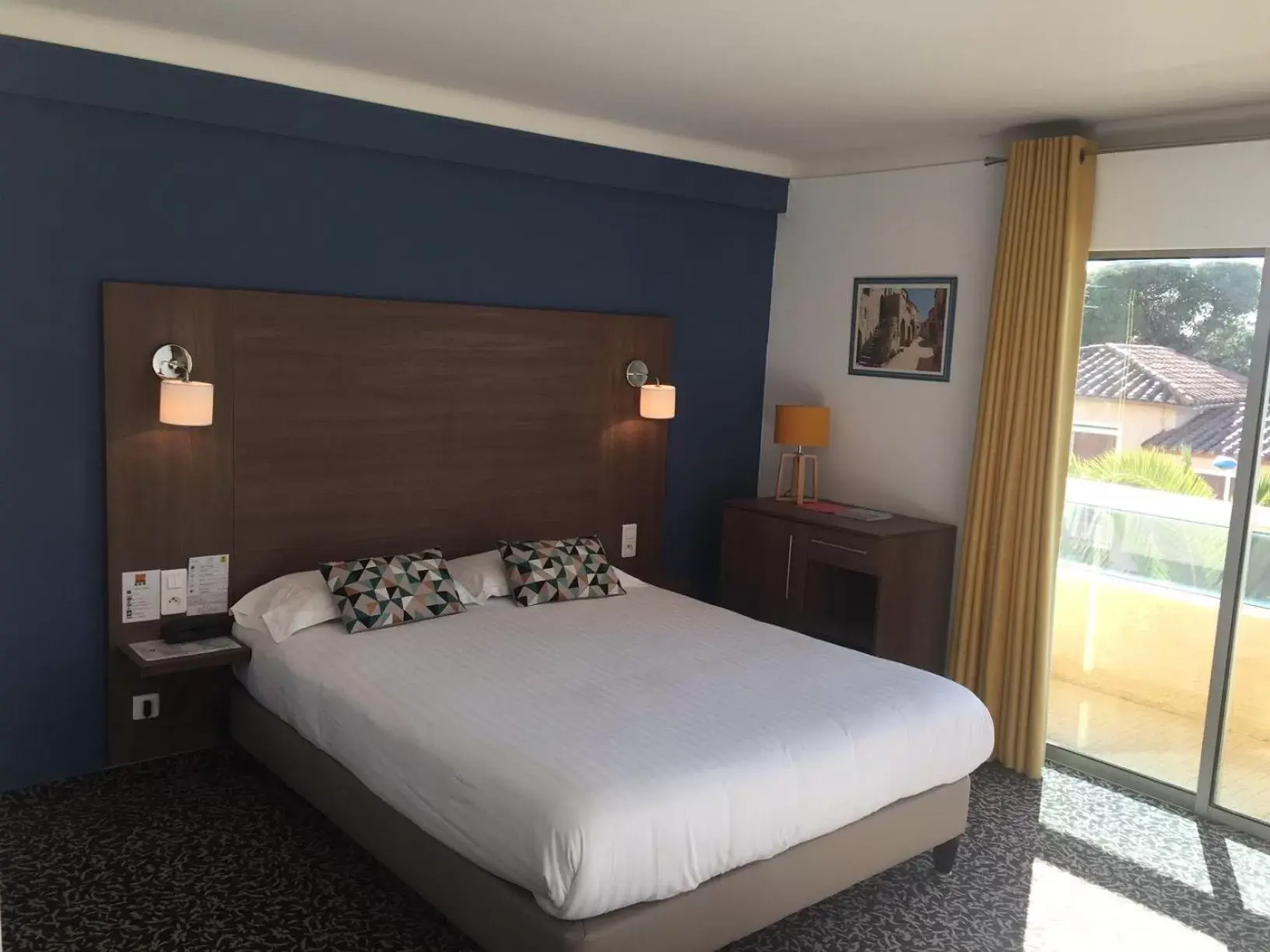 Bedroom, Bed in Le Galion Hotel et Restaurant Canet Plage - Logis