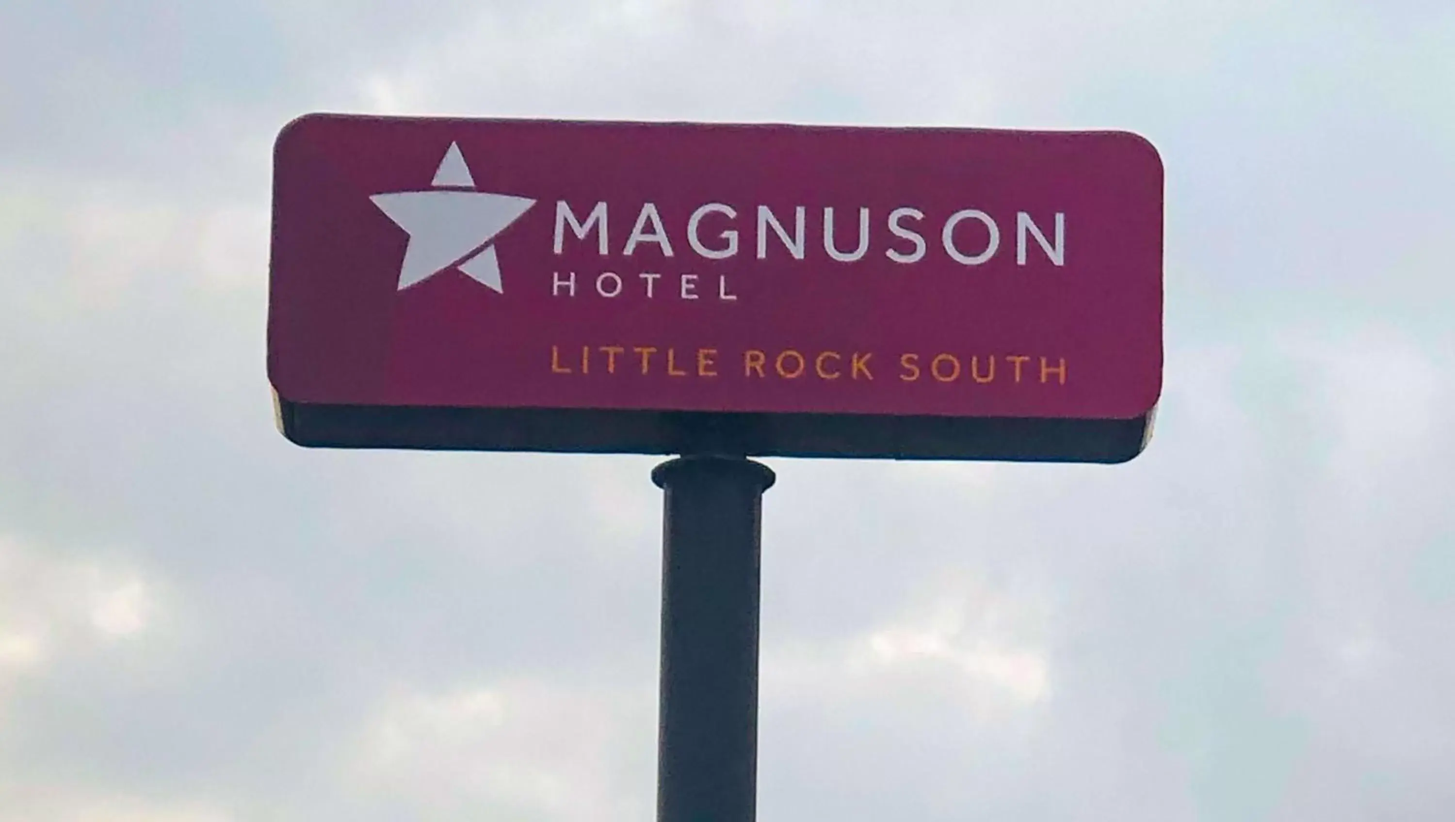 Property building in Magnuson Hotel Little Rock South