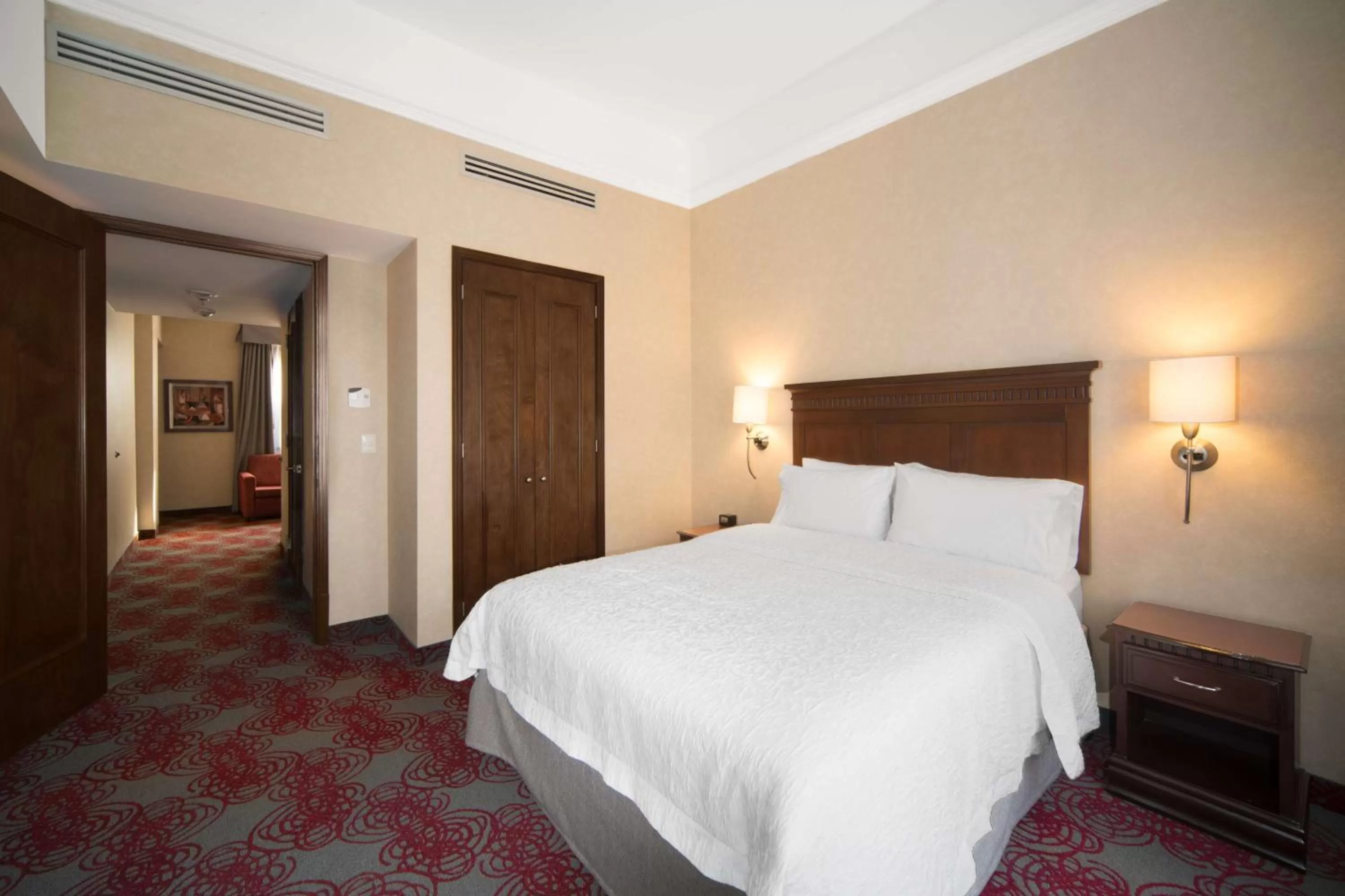 Living room, Bed in Hampton Inn & Suites Mexico City - Centro Historico