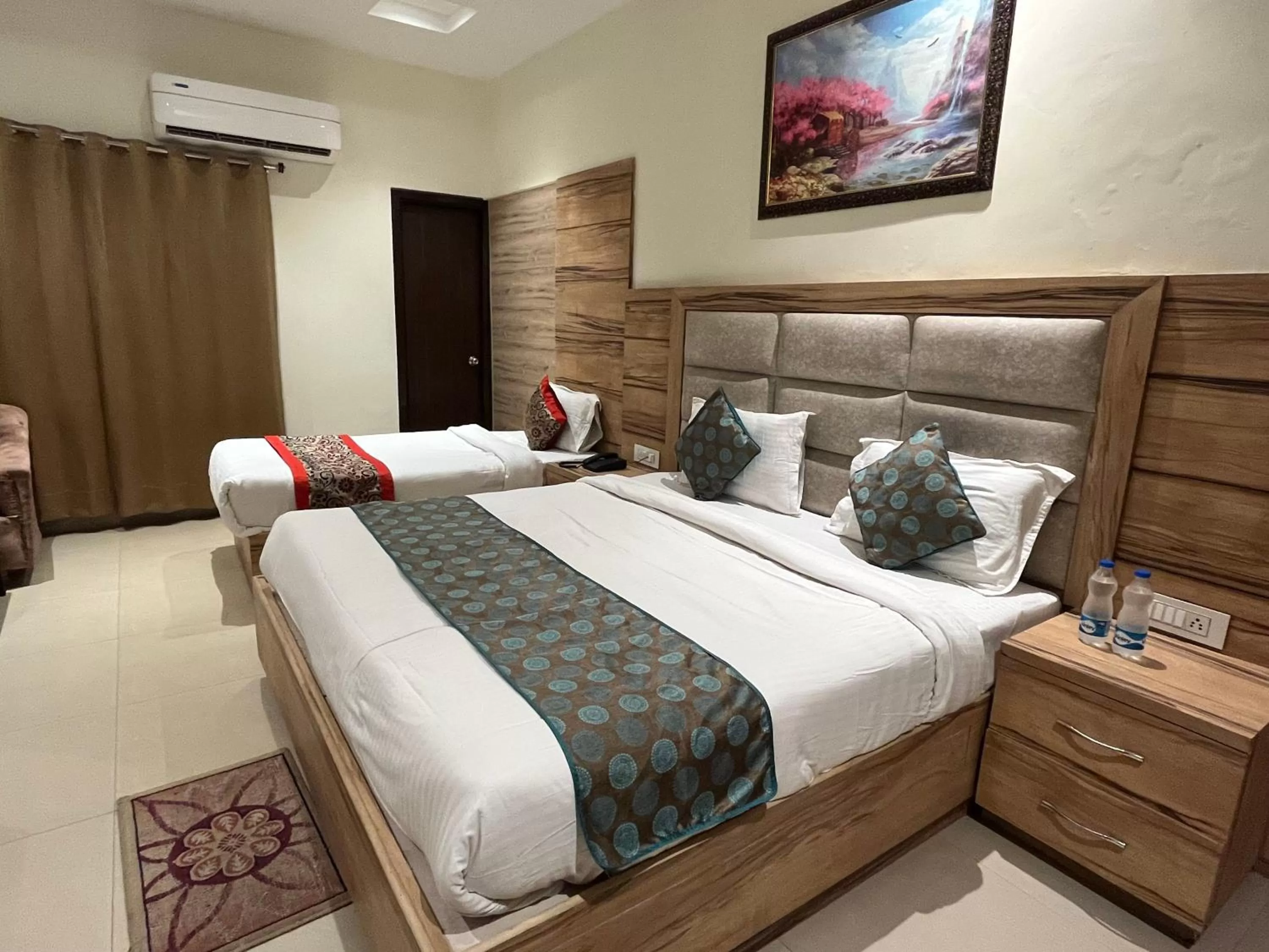 Bed in Hotel Exotic - 5 min walk from Golden Temple