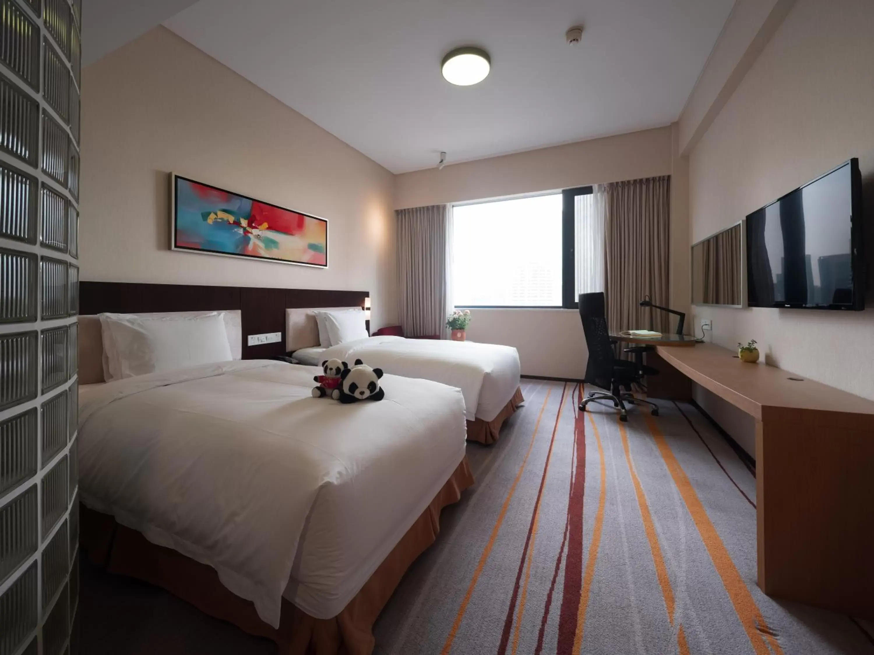 Photo of the whole room in Holiday Inn Express Gulou Chengdu, an IHG Hotel