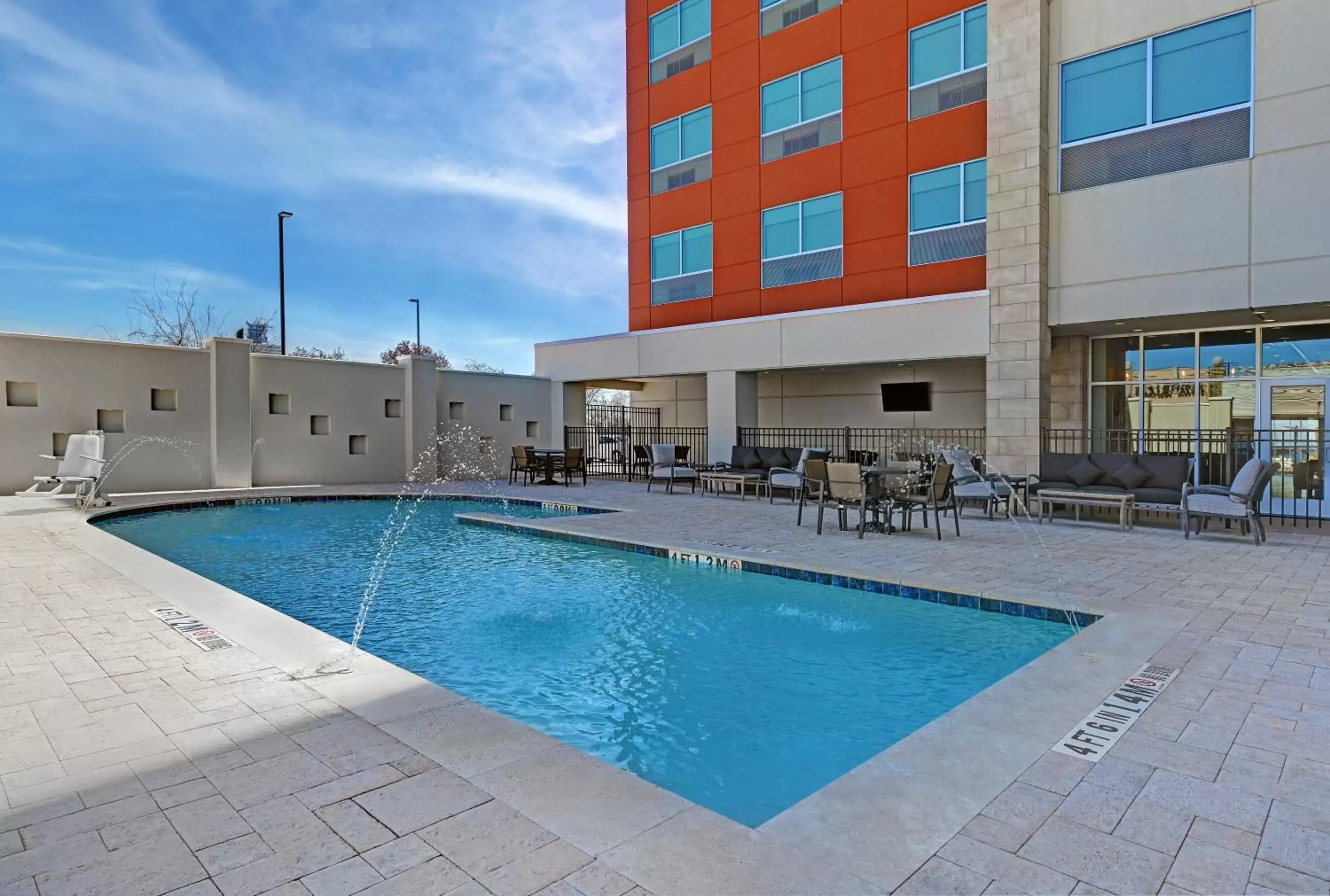 Swimming pool in Holiday Inn Express & Suites Memorial – CityCentre, an IHG Hotel