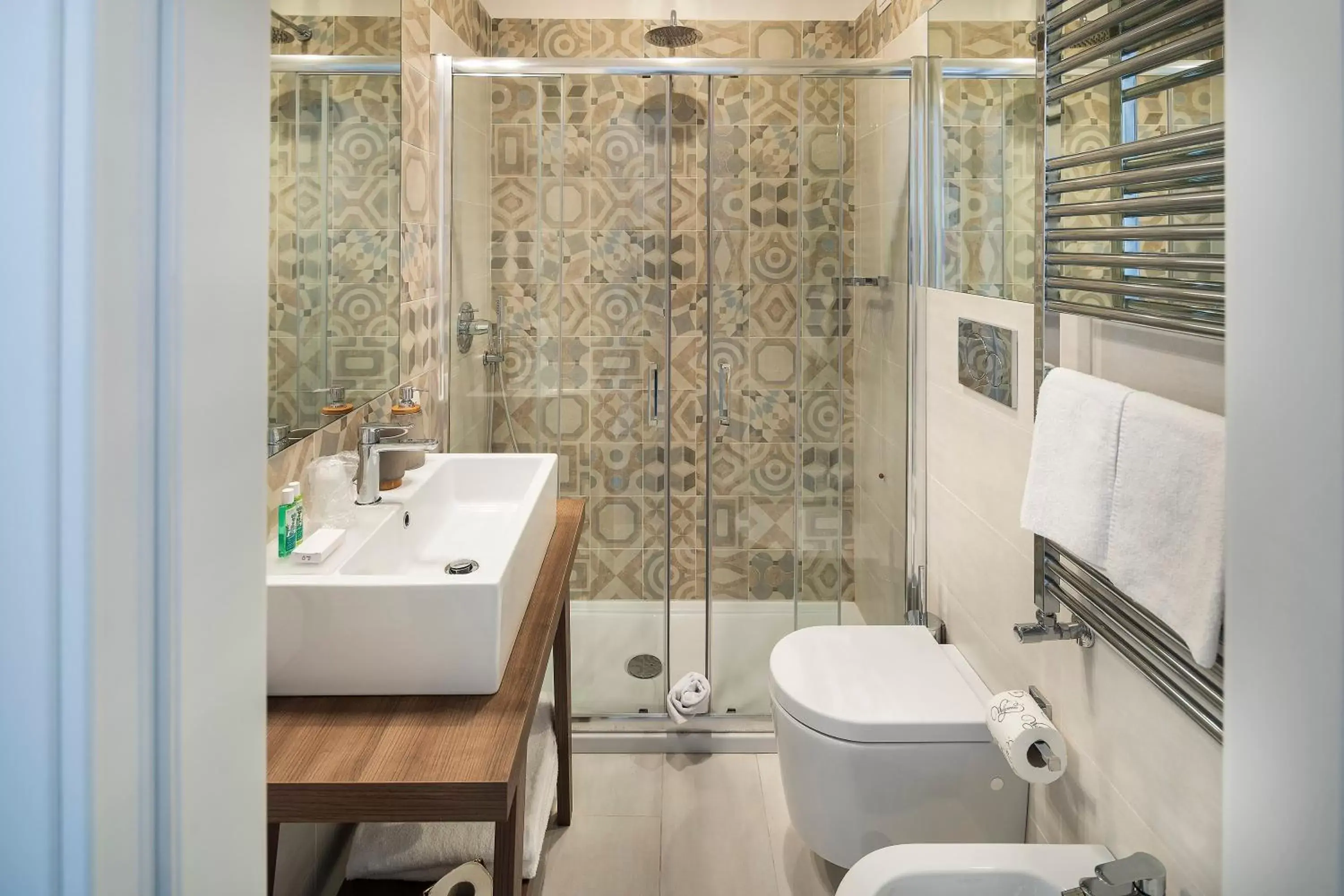 Shower, Bathroom in IstayinToledo Luxury Guest House
