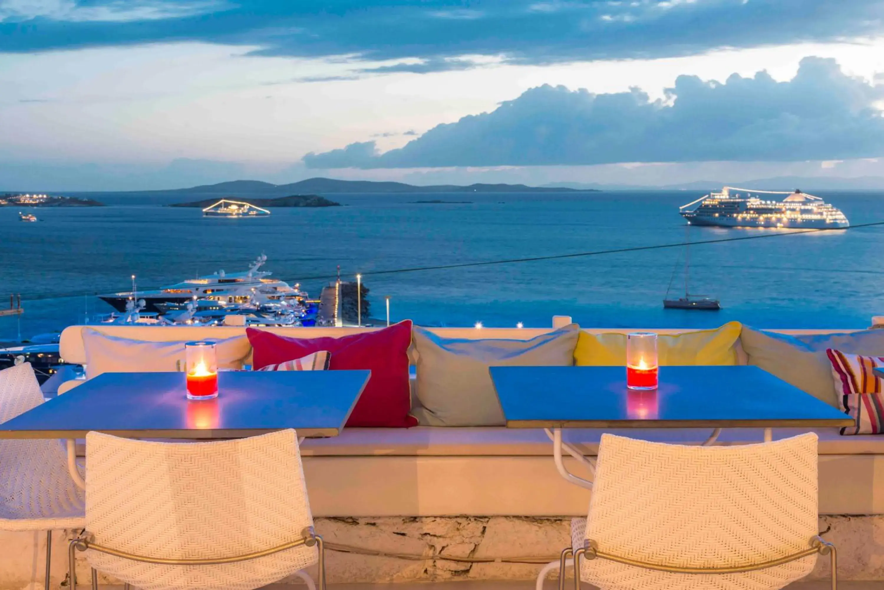 Restaurant/Places to Eat in Mykonos View Hotel