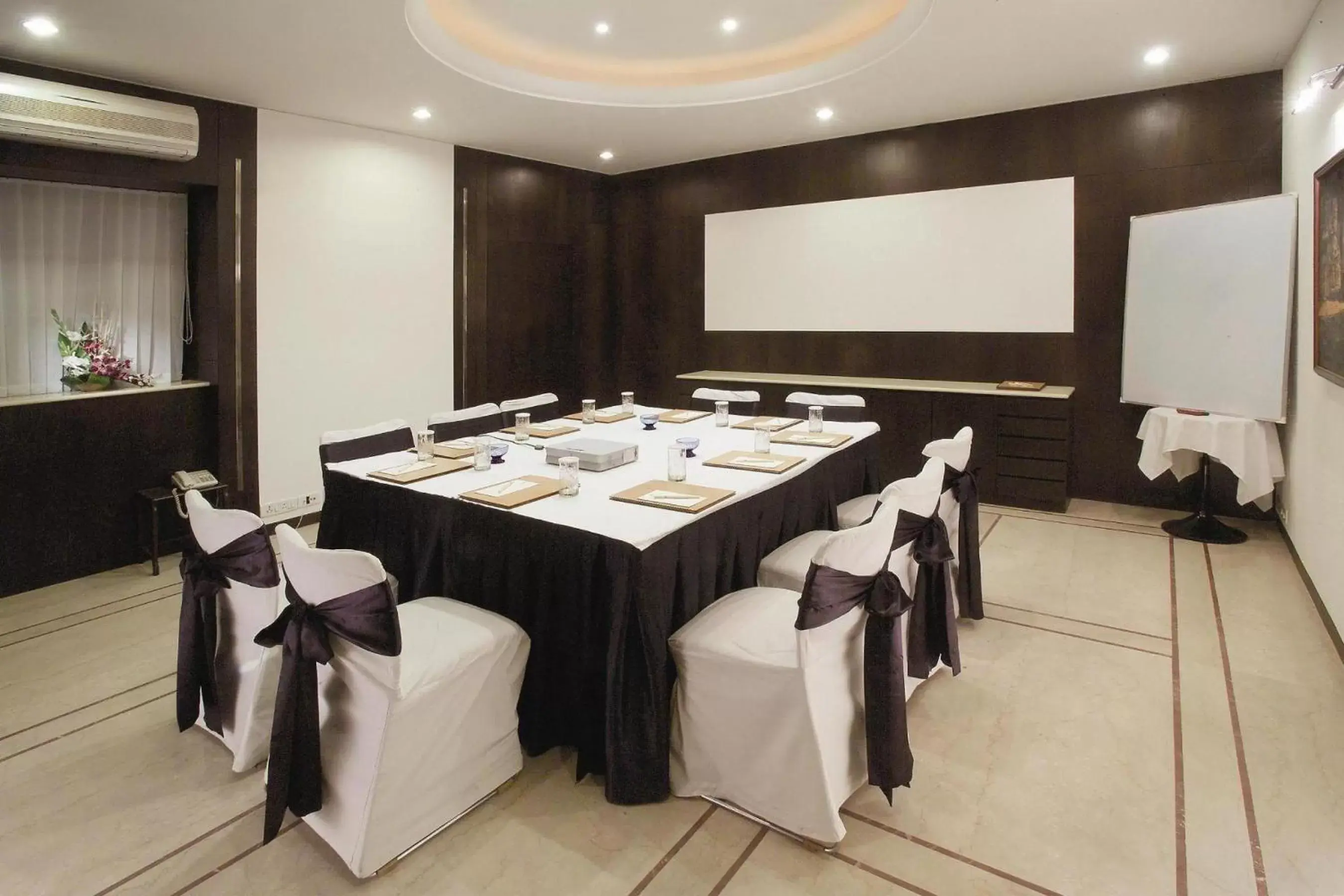 Banquet/Function facilities in Kenilworth Hotel, Kolkata