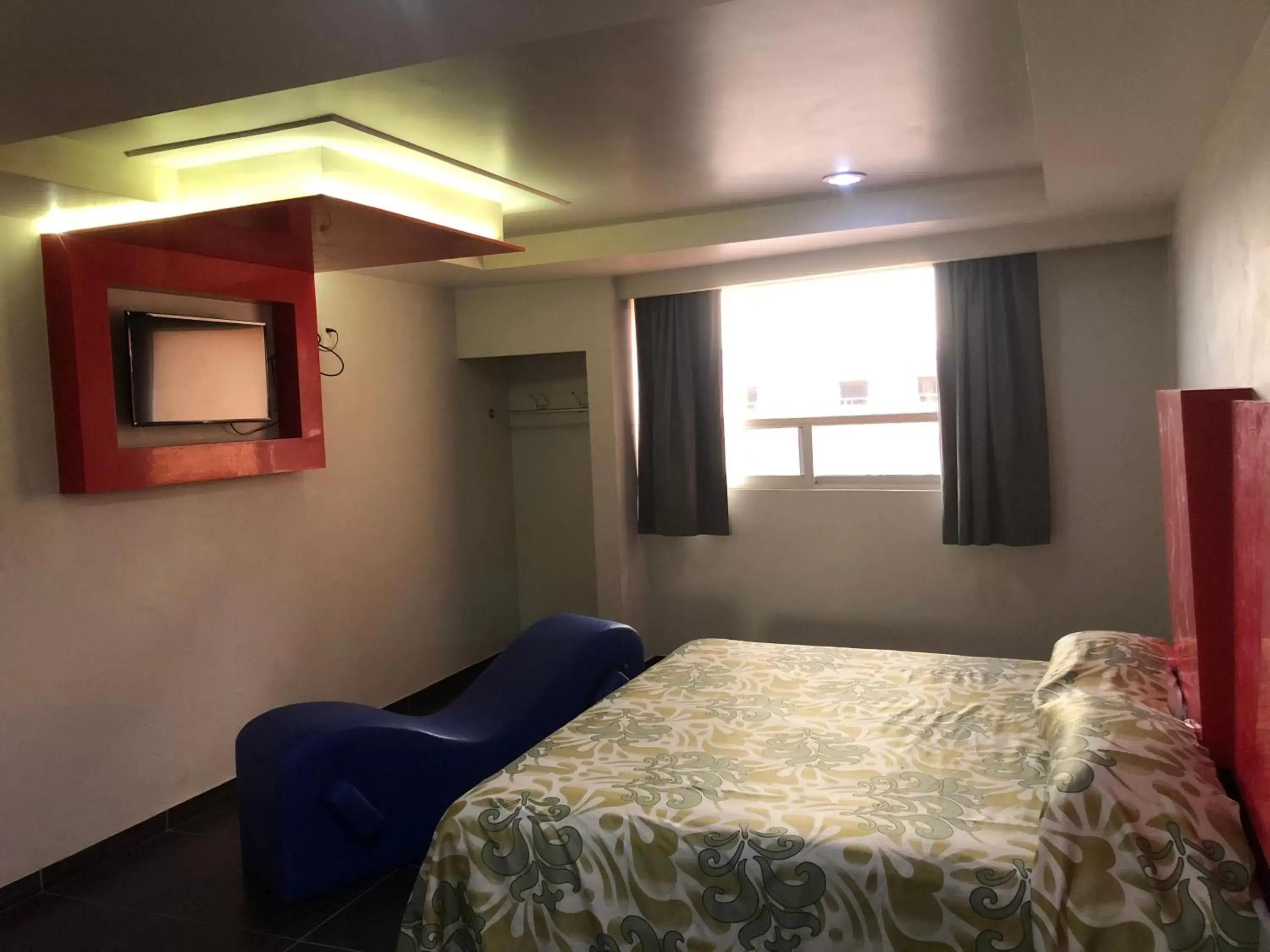 Bedroom, Bed in Hotel & Villas 7