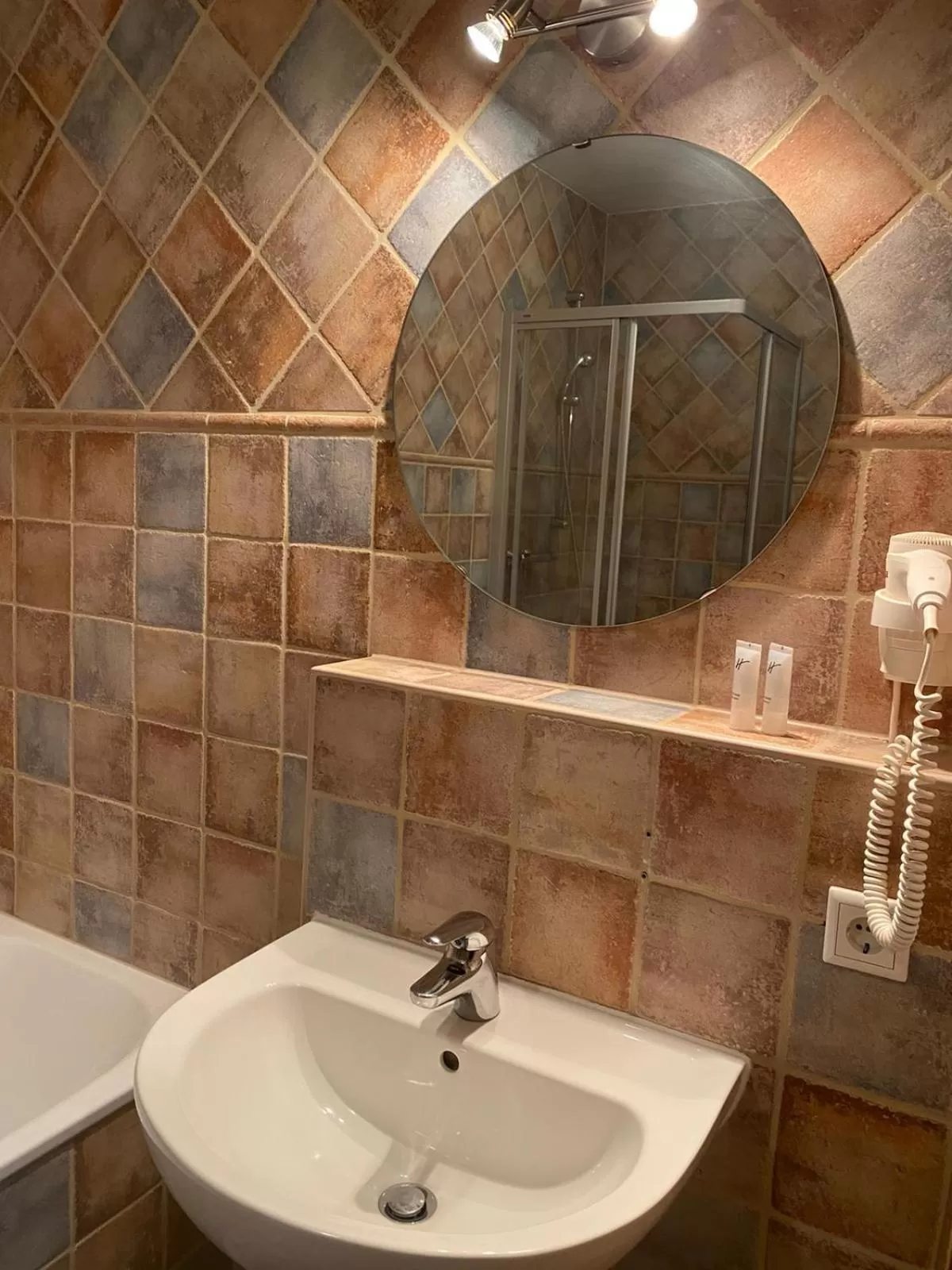 Bathroom in Vintage Hotel Köln Pulheim - Kostenlose Parkplätze