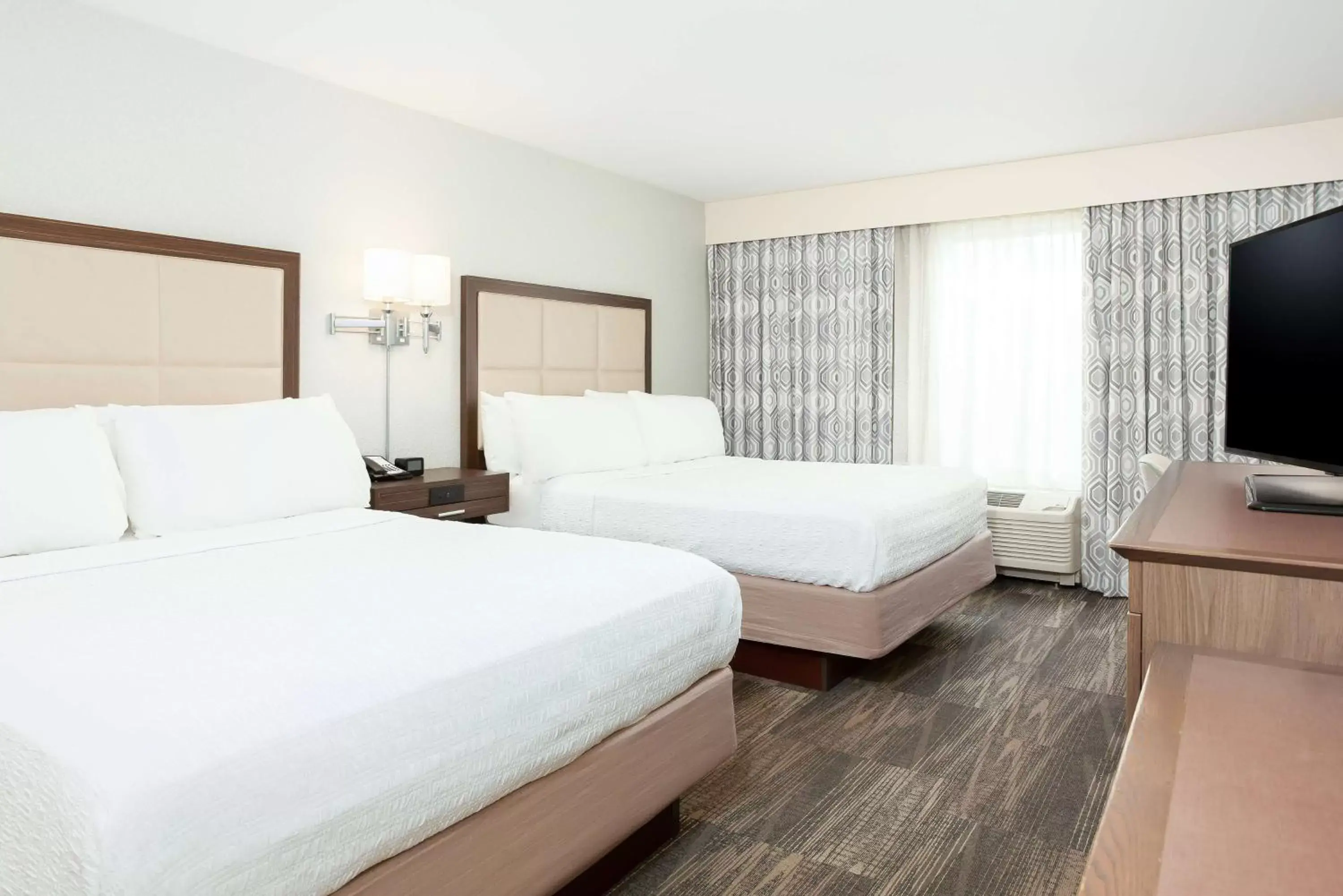 Queen Room with Two Queen Beds - Mobility Access/Non-Smoking in Hampton Inn & Suites Niles/Warren, OH Queen Room with Two Queen Beds - Mobility Access/Non-Smoking in Hampton Inn & Suites Niles/Warren, OH