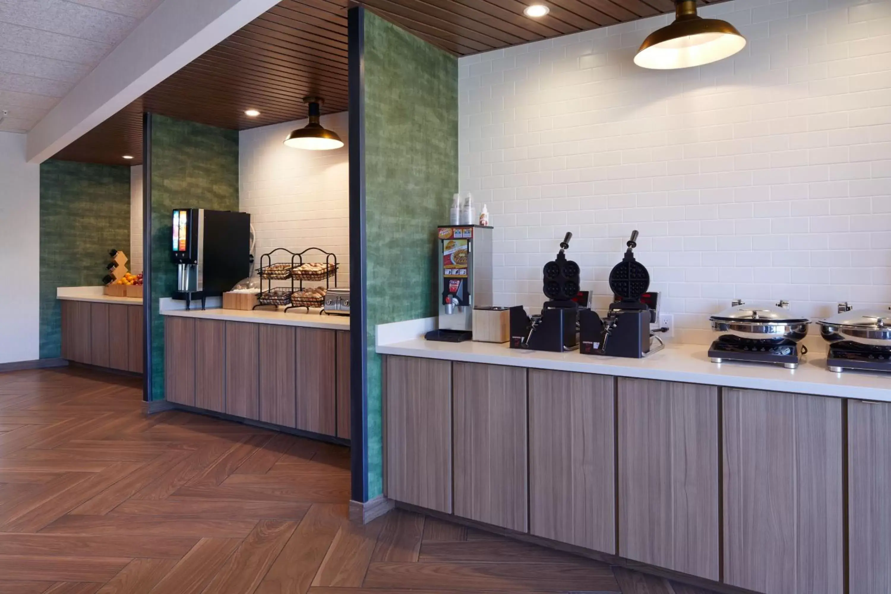 Breakfast, Kitchen/Kitchenette in Fairfield by Marriott Inn & Suites Palmdale West