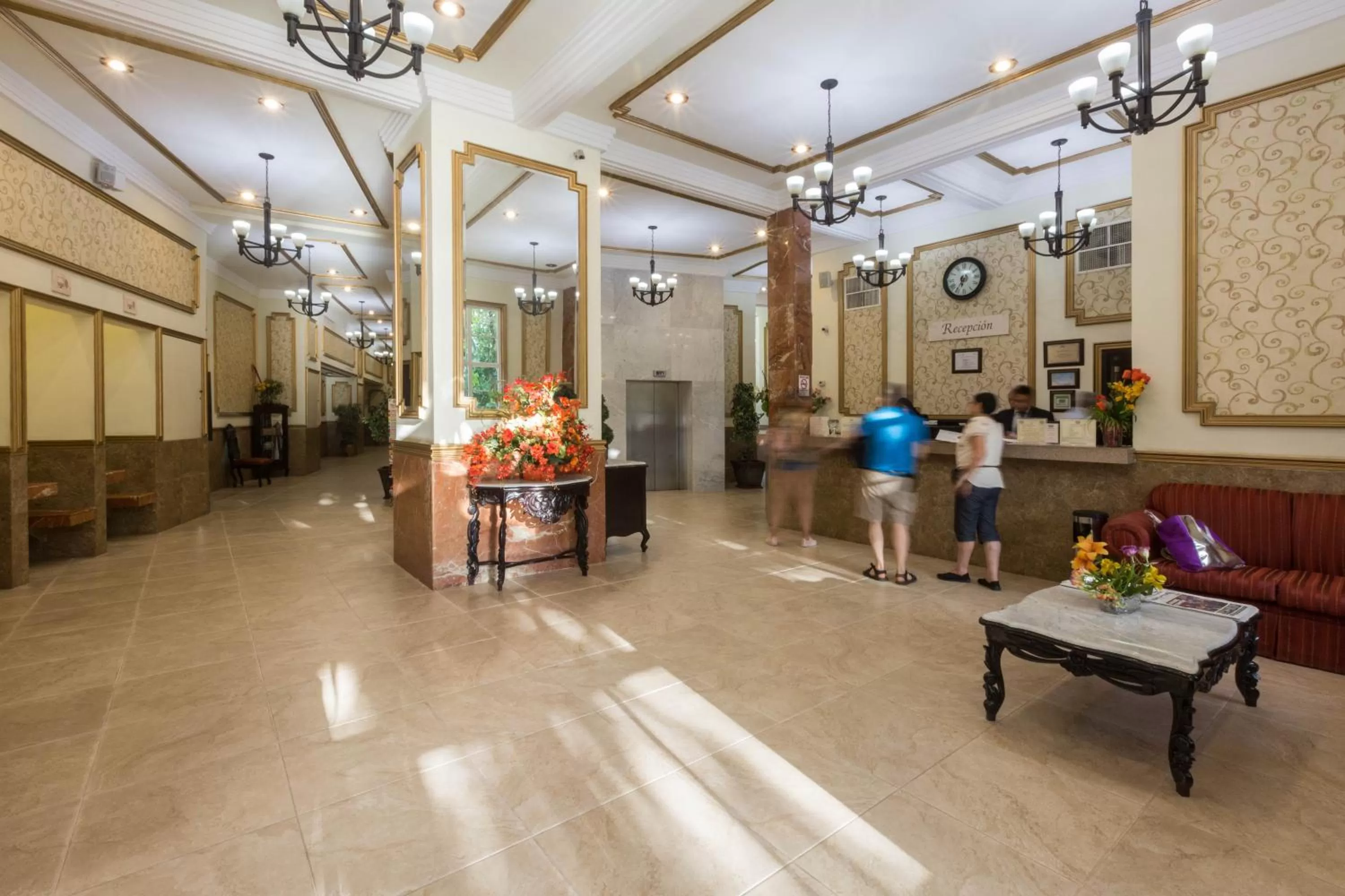 People in Hotel Victoria Merida