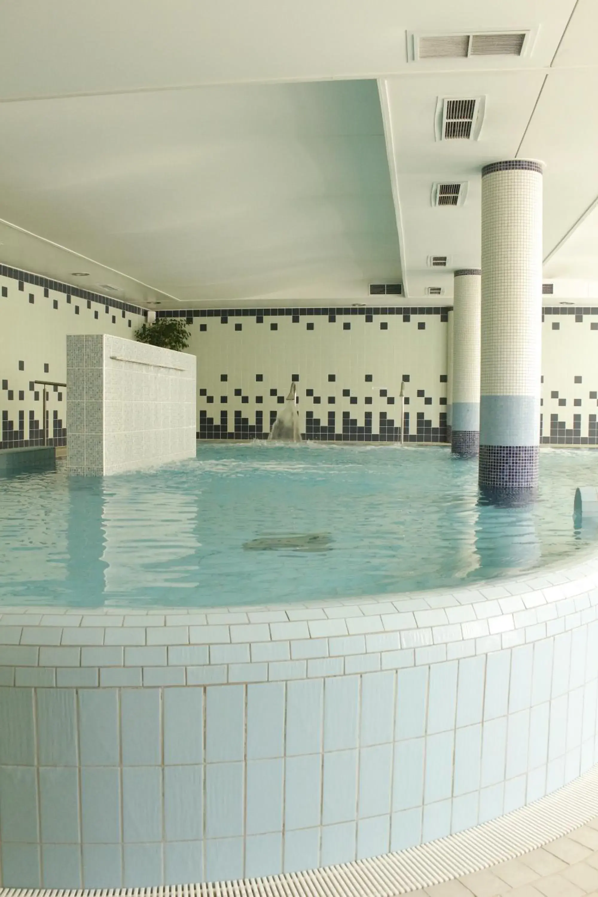 Spa and wellness centre/facilities, Swimming Pool in College des Doctrinaires