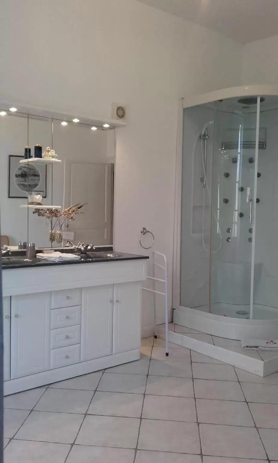 Bathroom, Kitchen/Kitchenette in chambres de charme "Florence"