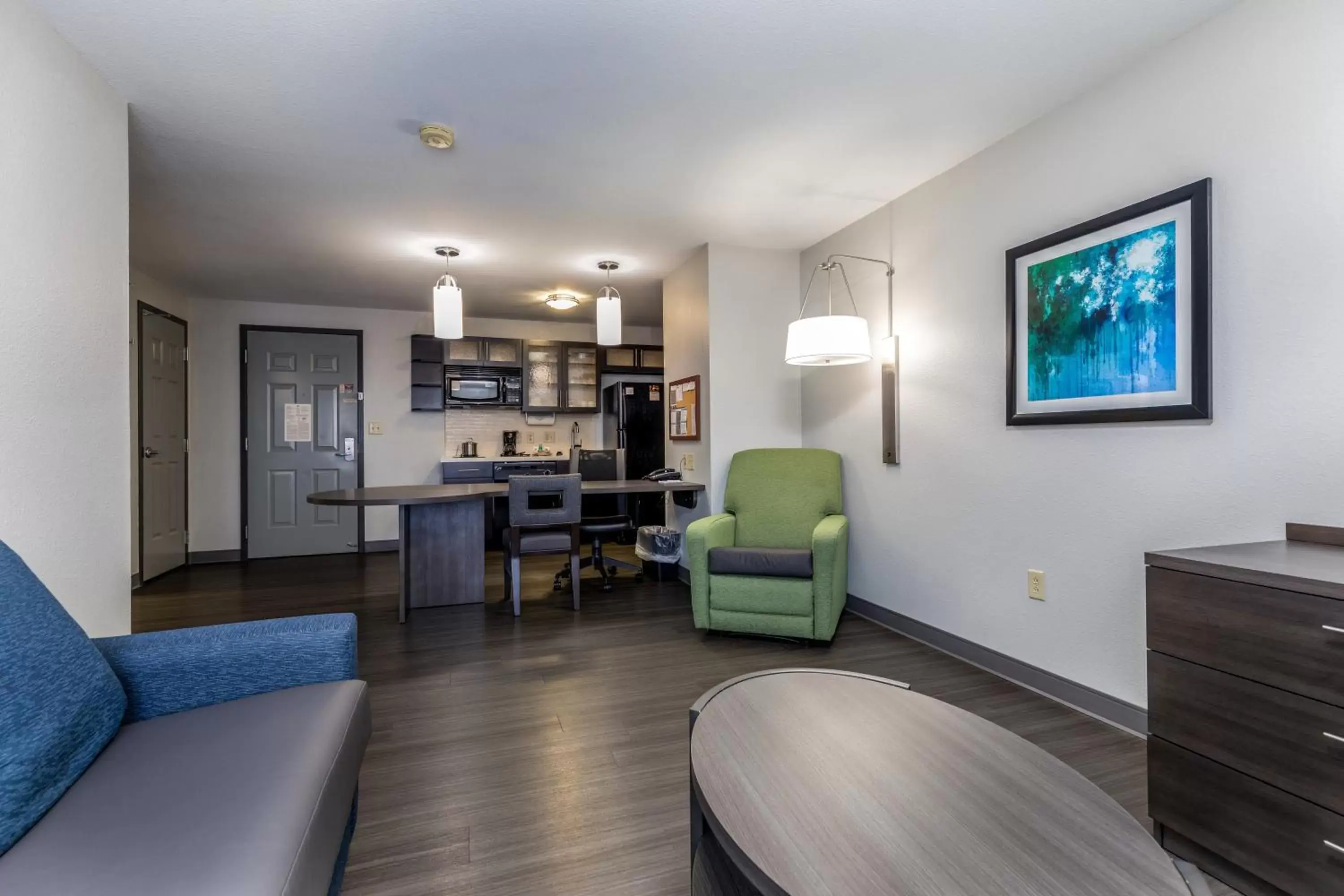 Photo of the whole room, Seating Area in Candlewood Suites Knoxville Airport-Alcoa, an IHG Hotel