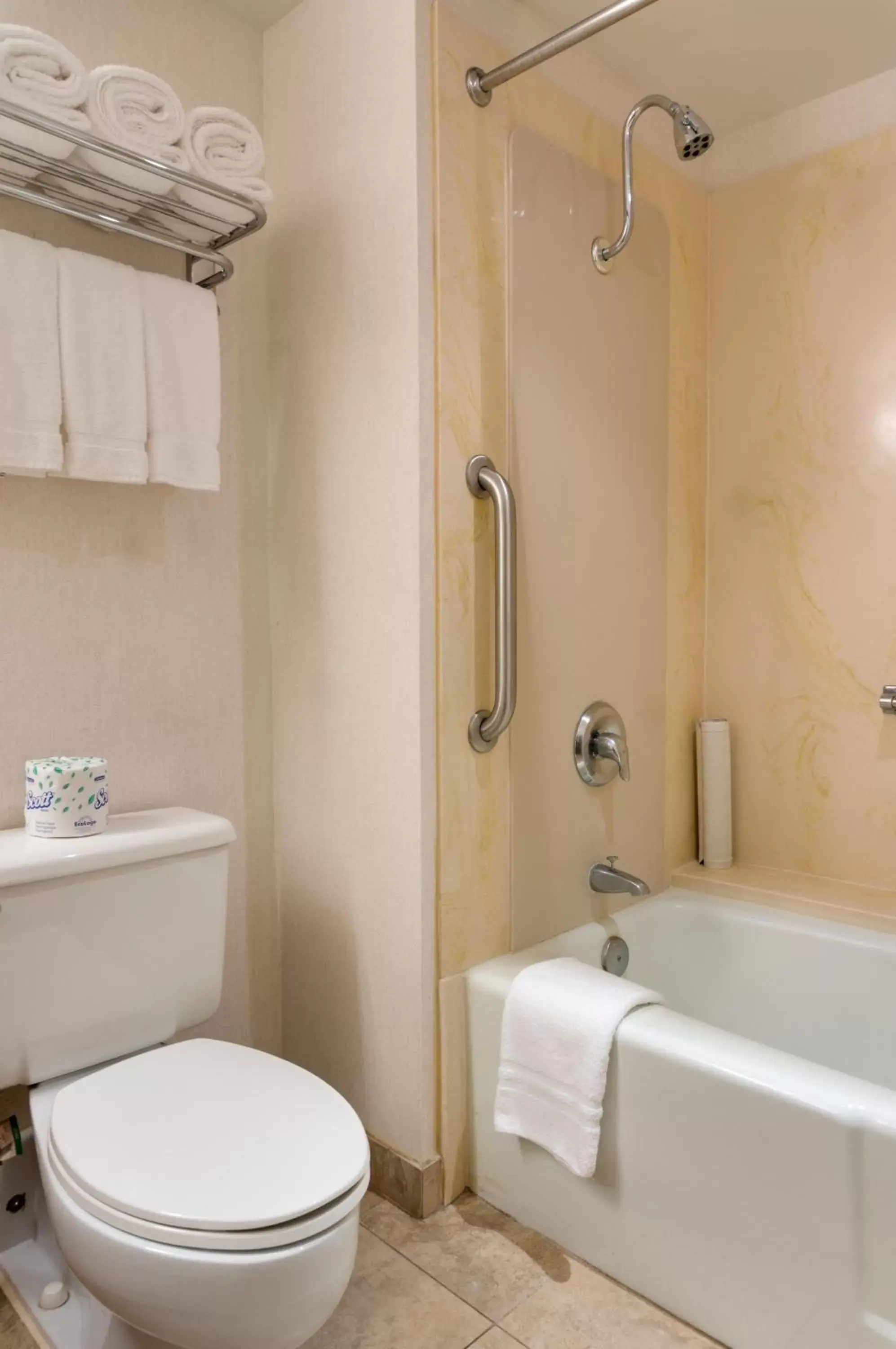 Shower, Bathroom in OUTRIGGER Kāʻanapali Beach Resort