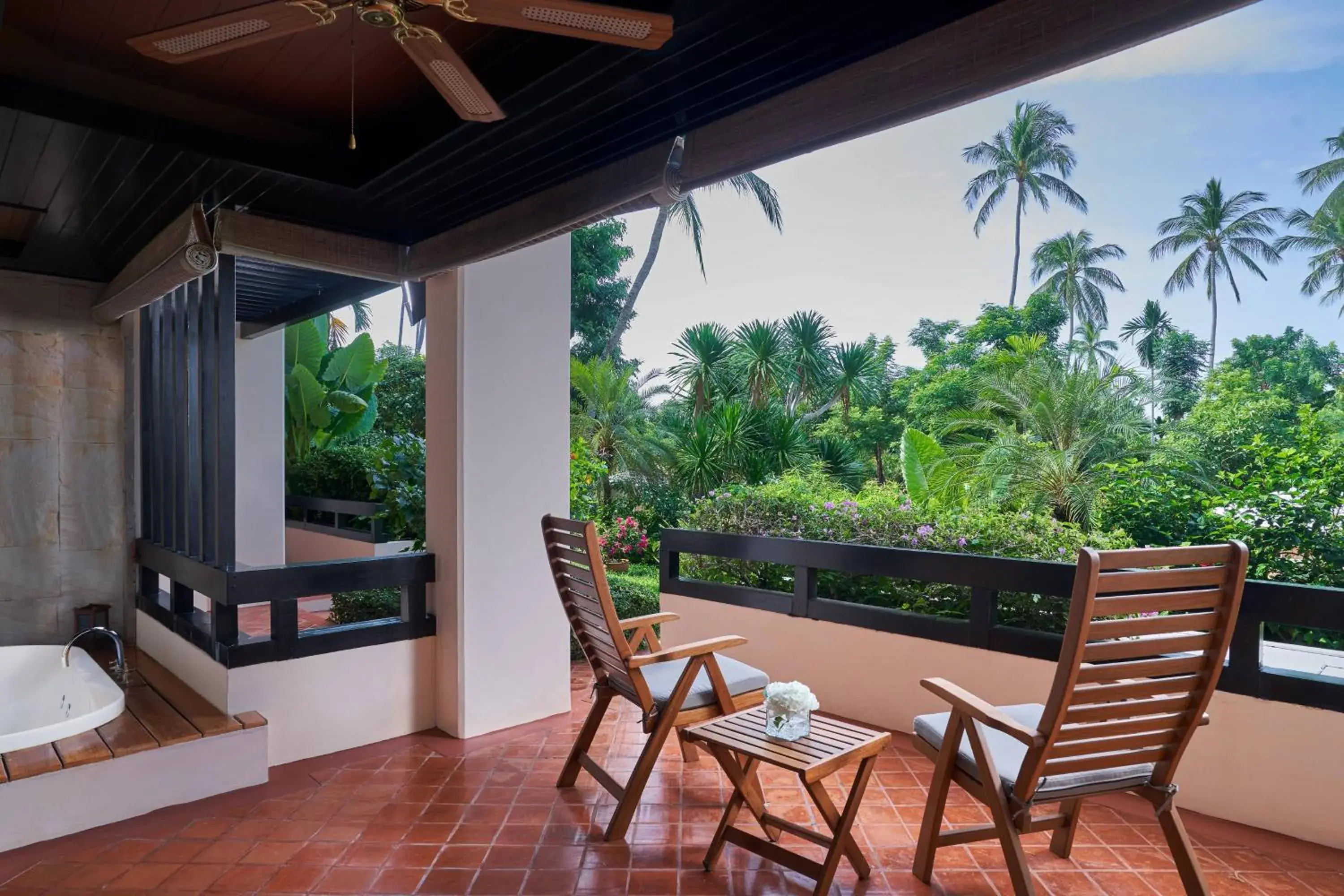 Photo of the whole room, Balcony/Terrace in Renaissance Koh Samui Resort & Spa