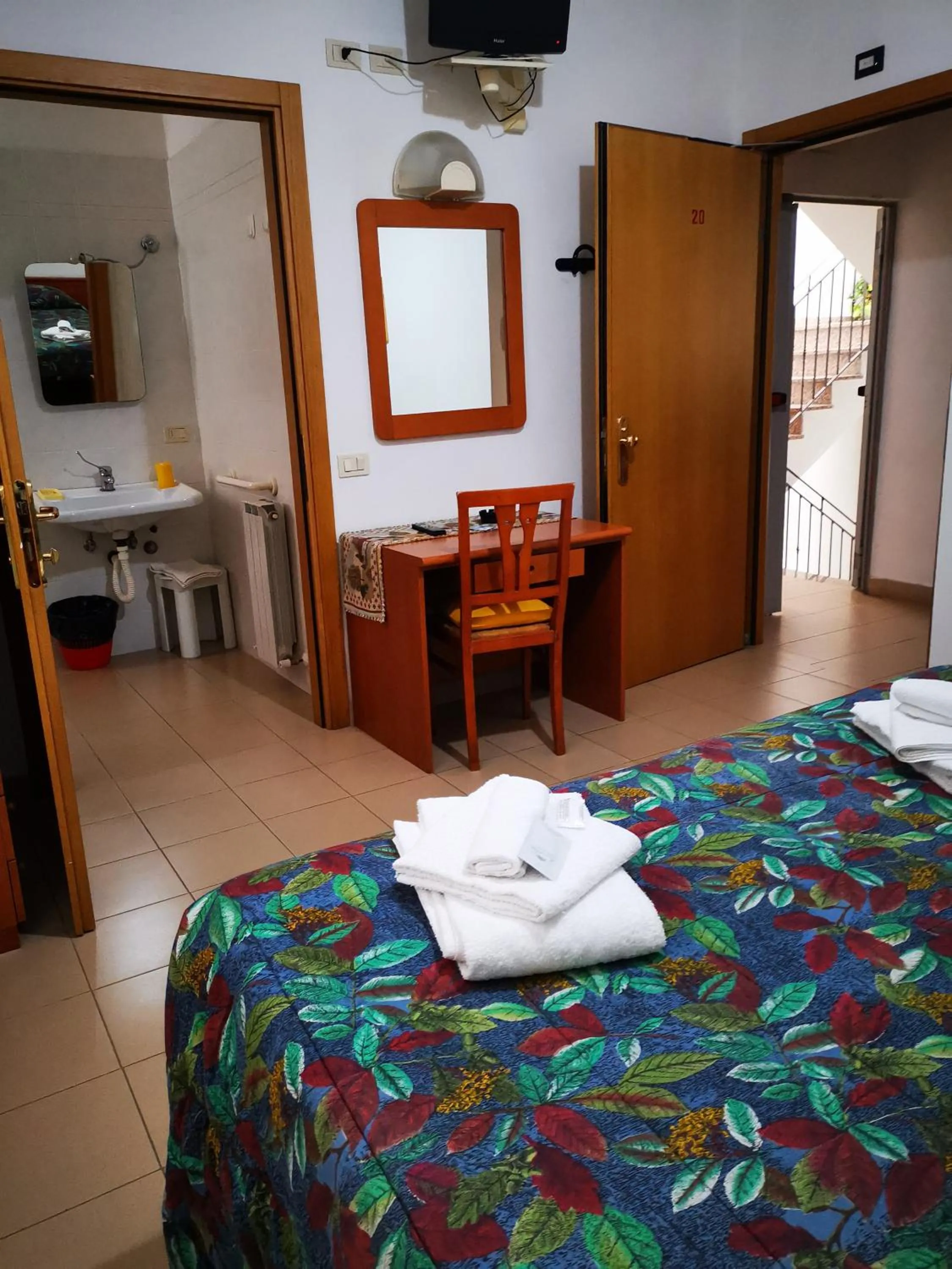 Economy Double or Twin Room in Osteria dei Locandieri