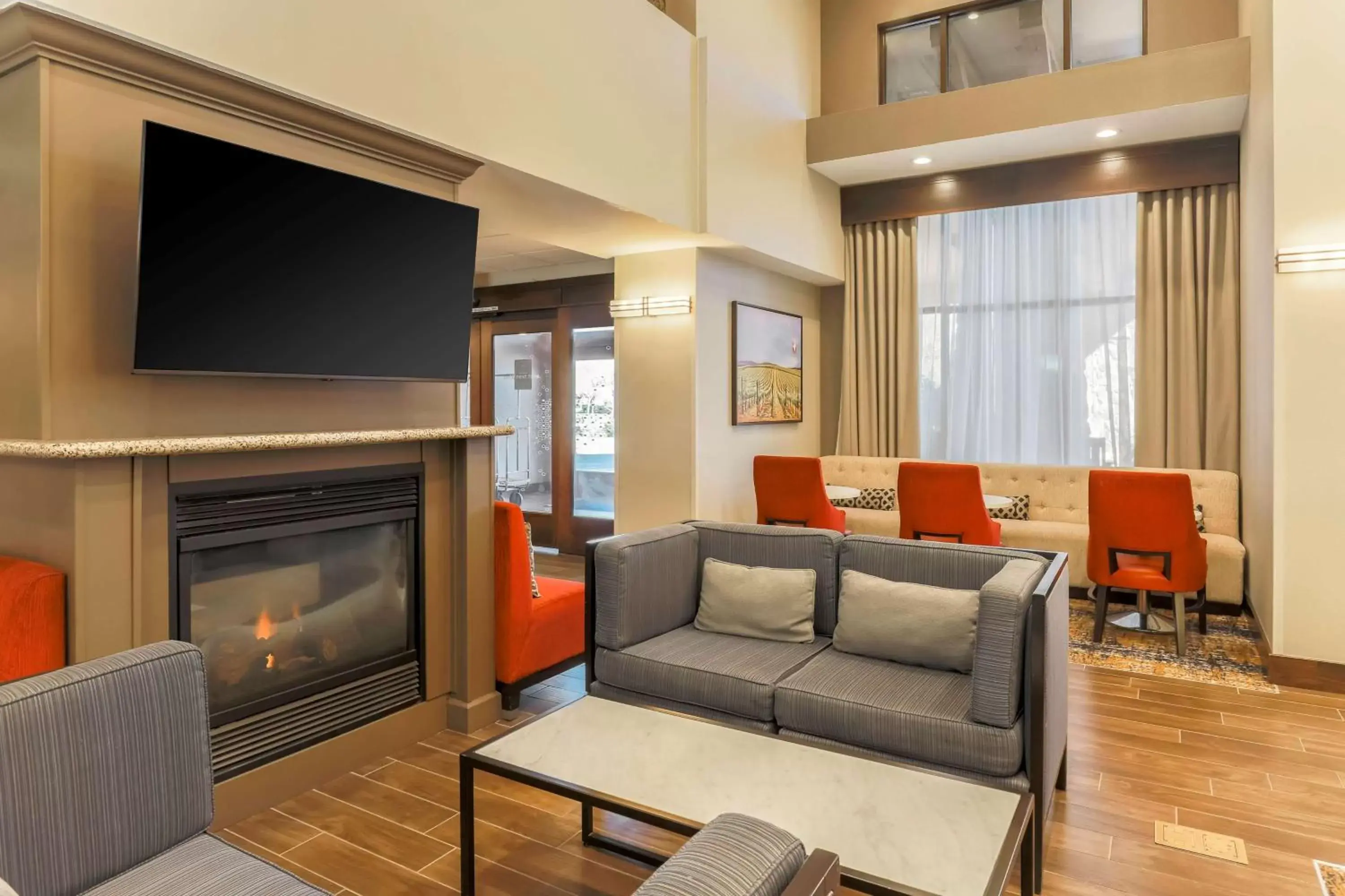 Lobby or reception, Seating Area in Hampton Inn & Suites Windsor-Sonoma Wine Country