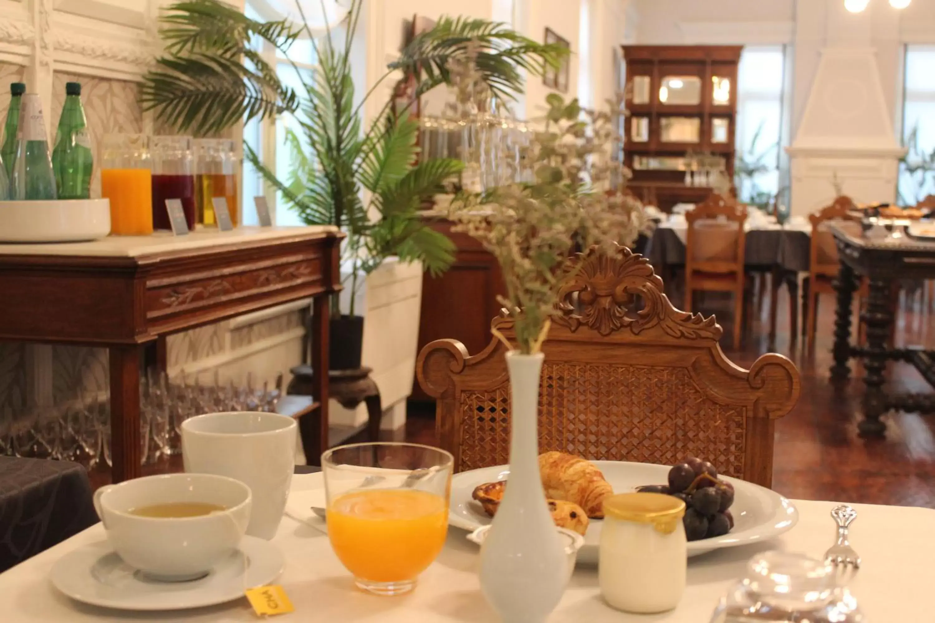 Continental breakfast, Restaurant/Places to Eat in GRANDE HOTEL PARIS by STAY HOTELS