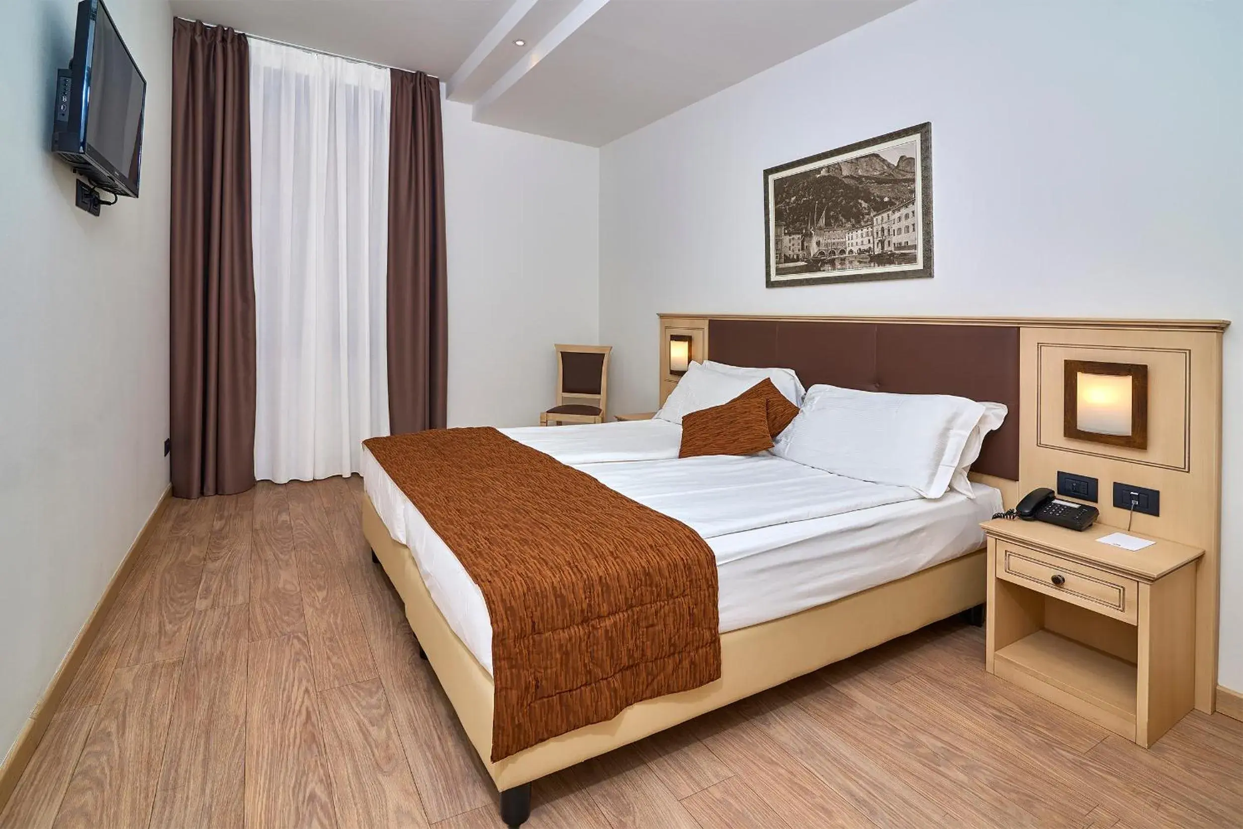 Bed in Hotel Europa - Skypool & Panorama