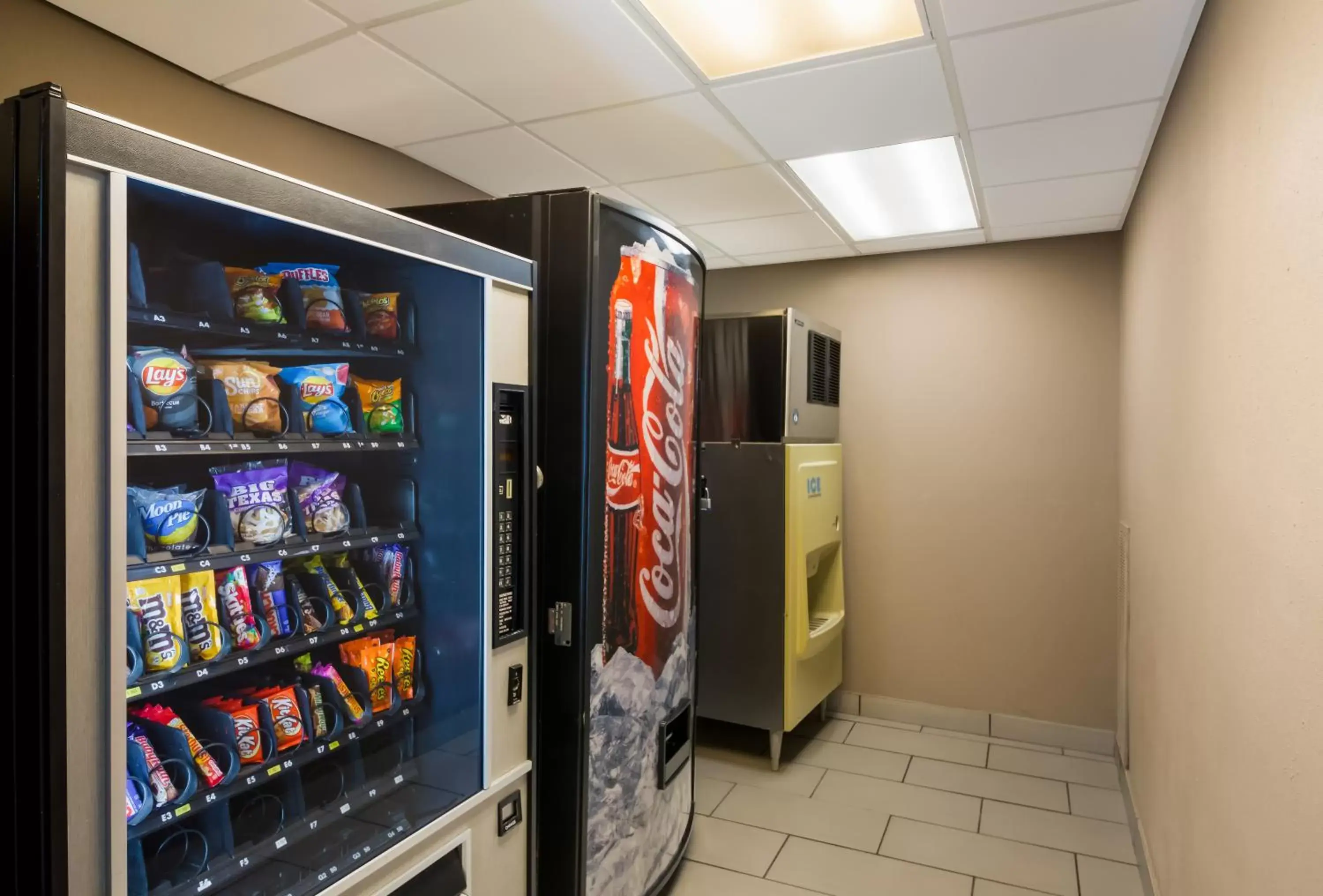 vending machine, Supermarket/Shops in Quality Inn & Suites Round Rock