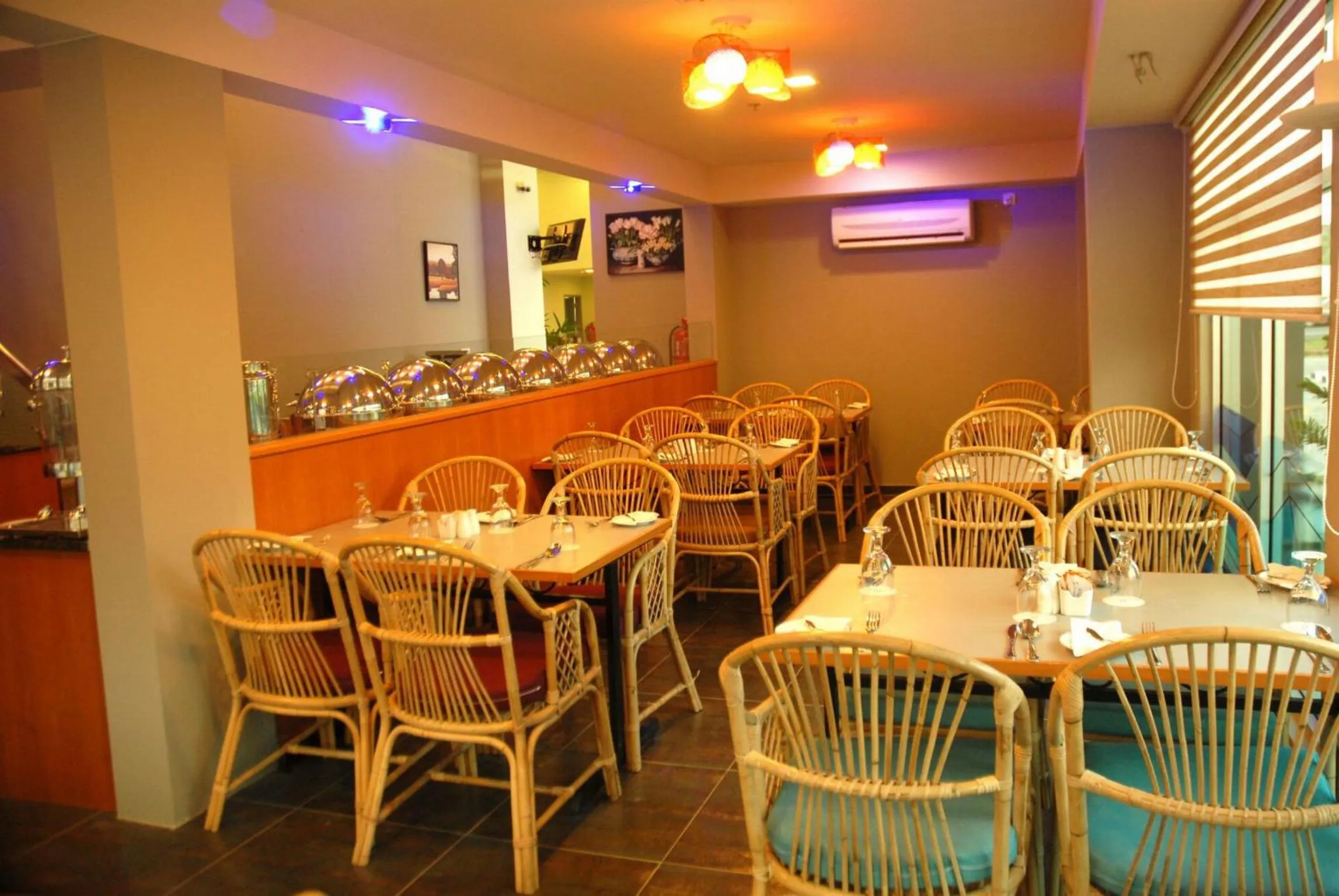 Restaurant/places to eat in The Pavilion Hotel