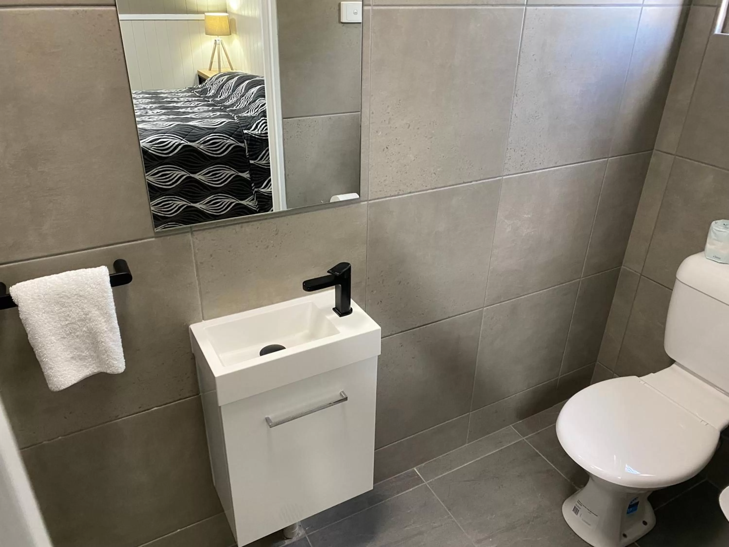 Bathroom in Rix Hotel Motel