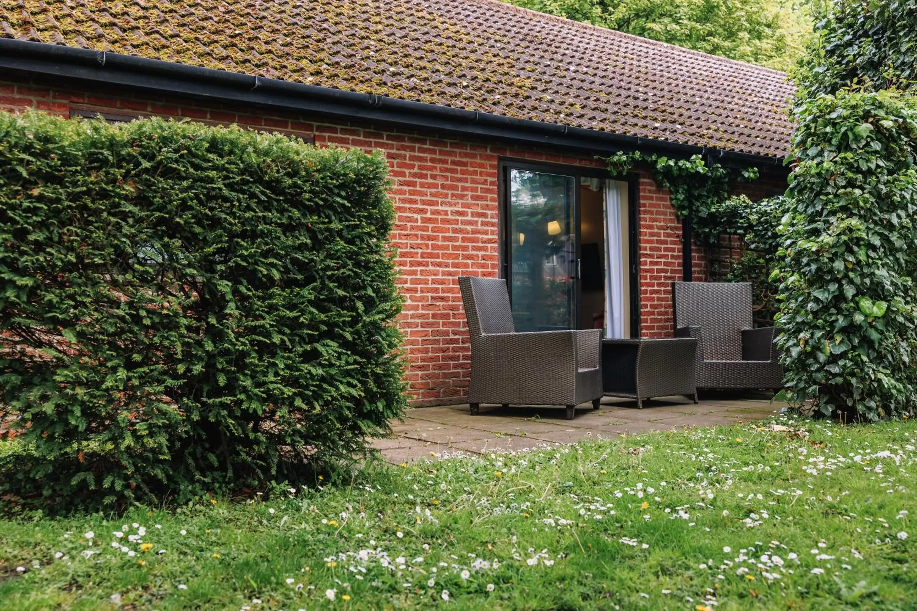 Patio, Property Building in Muthu Belstead Brook Hotel