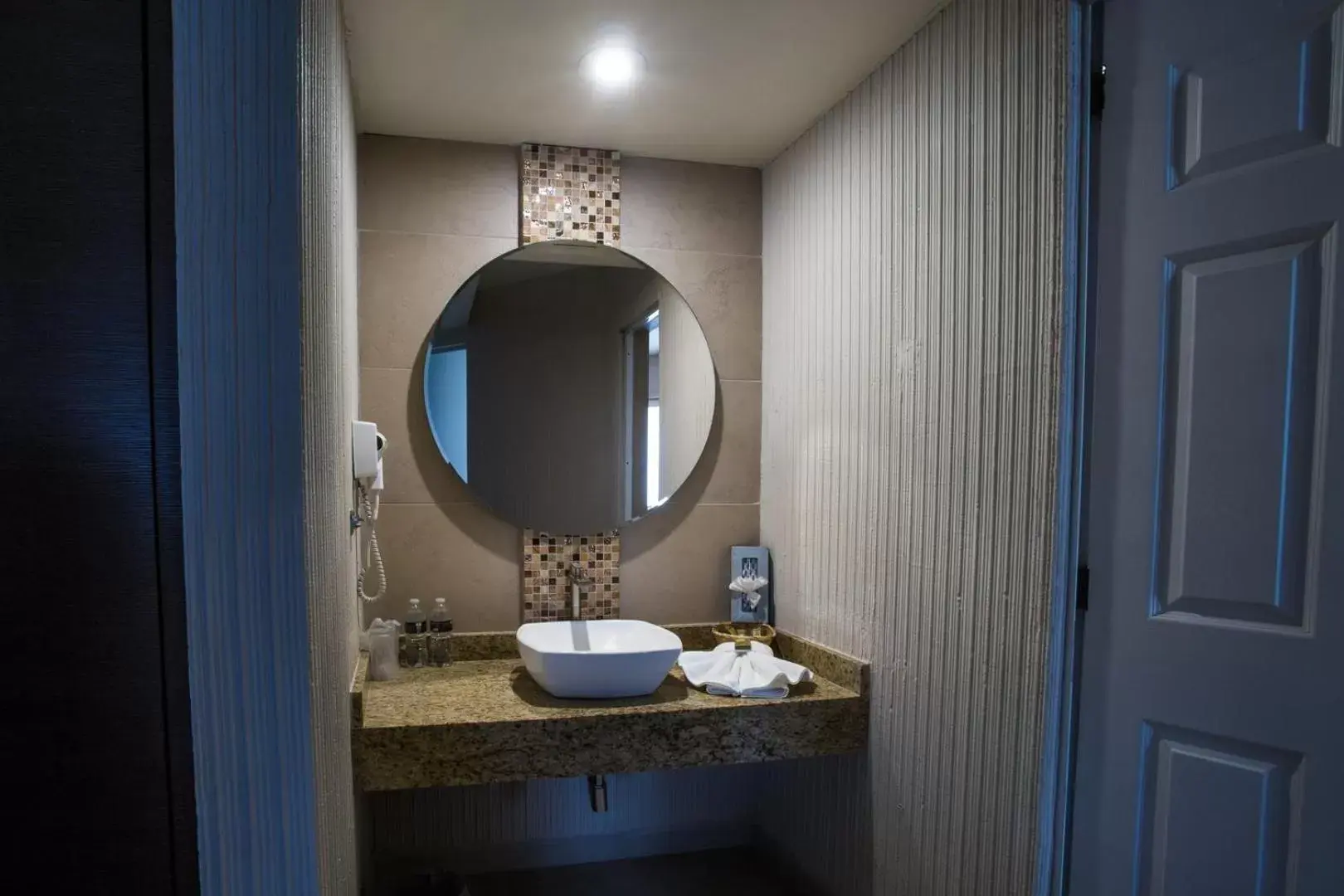 Deluxe Suite with Spa Bath in Hotel Puente Real Deluxe Suite with Spa Bath in Hotel Puente Real