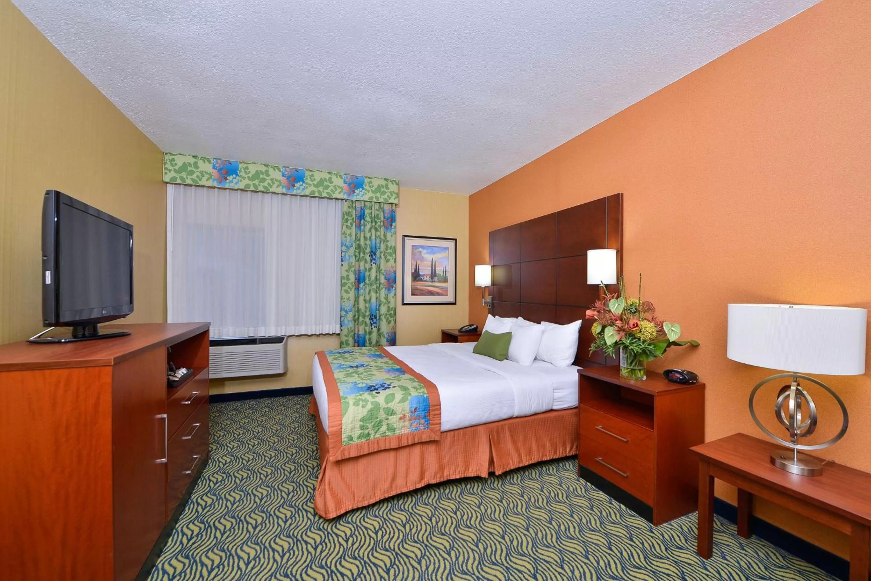 Bedroom, Bed in Best Western PLUS Fresno Inn