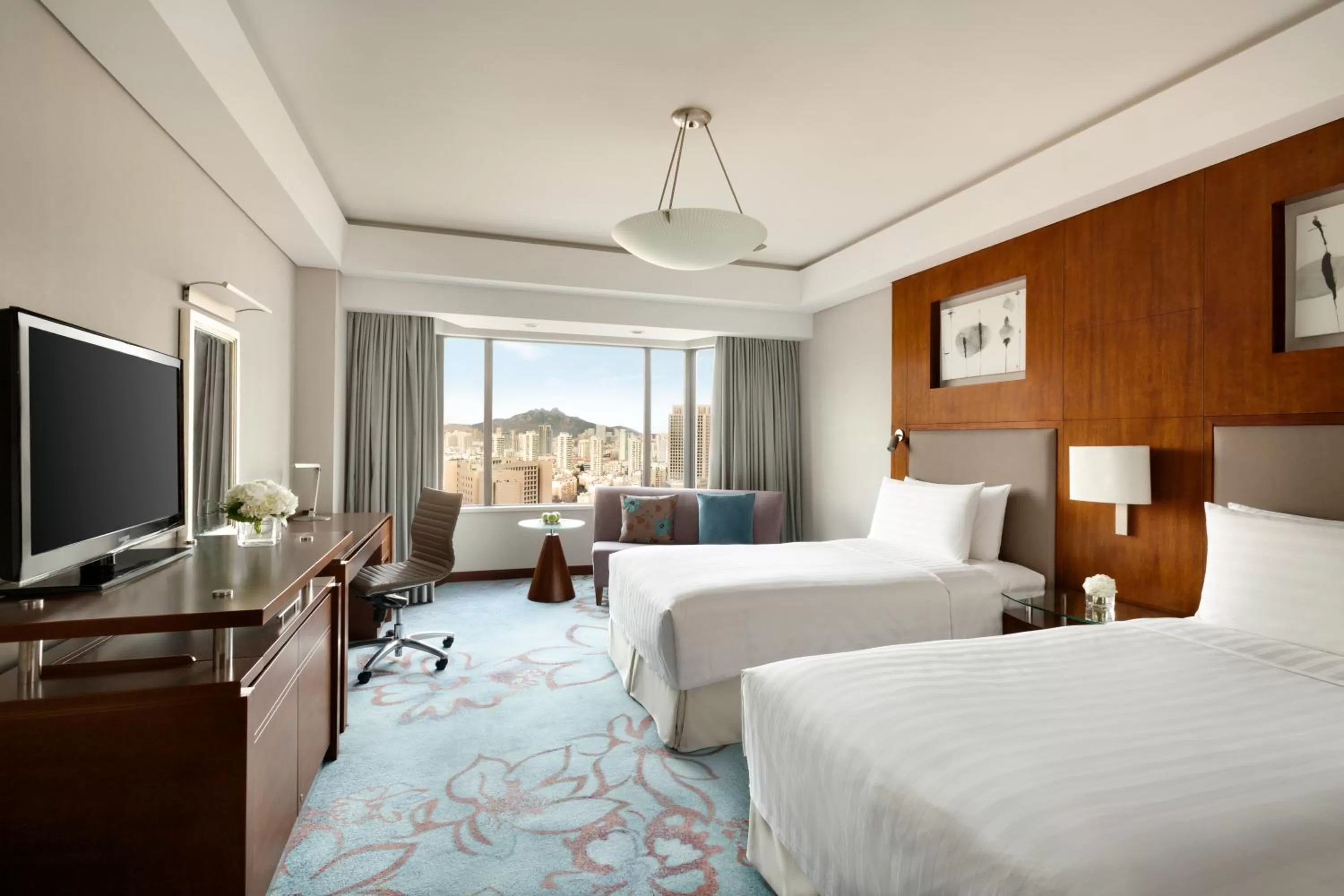 TV and multimedia, Bed in Shangri-La Qingdao - May Fourth Square