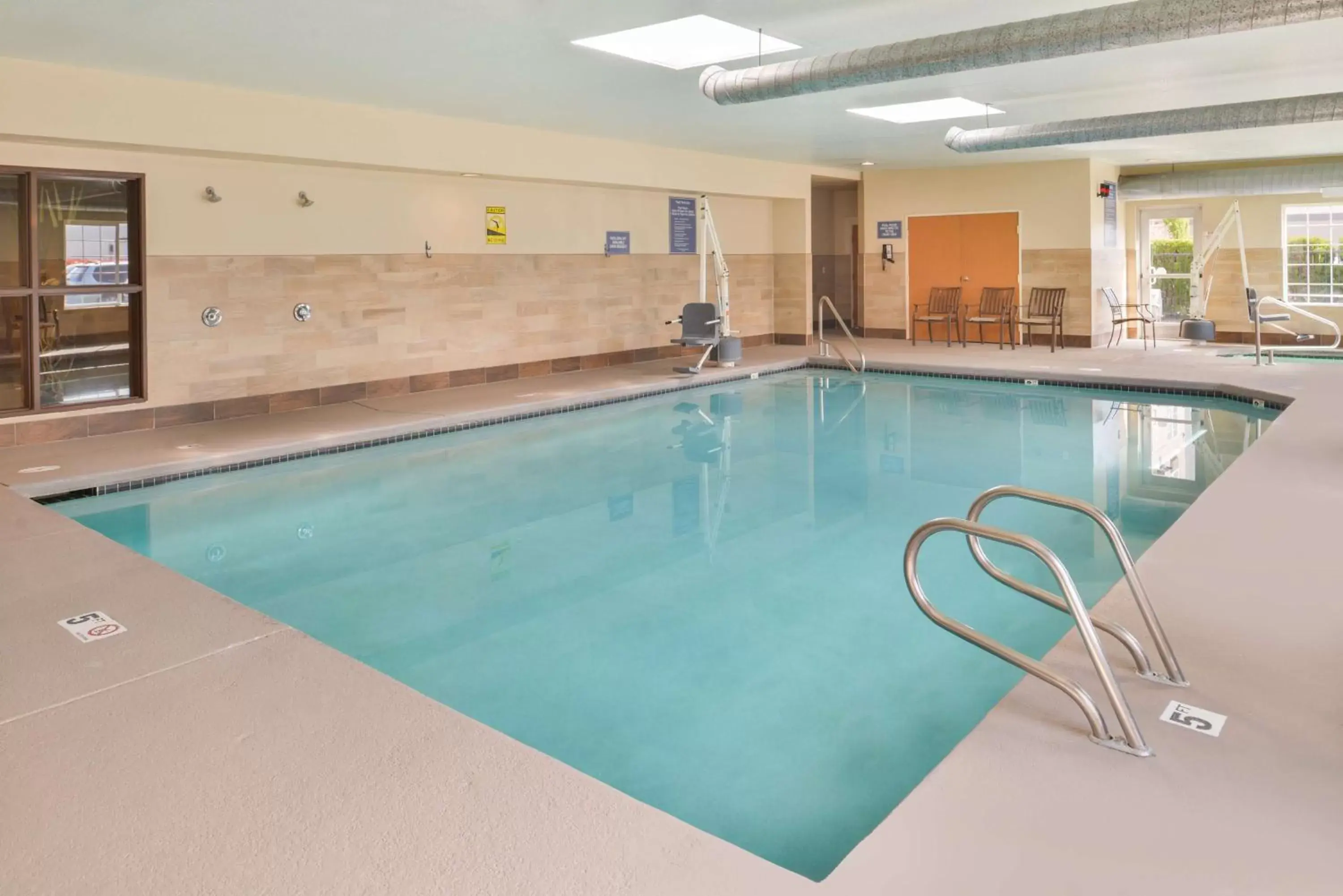 On site, Swimming Pool in Best Western PLUS Mountain View Auburn Inn