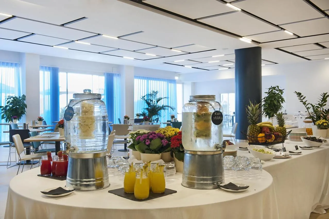 Restaurant/places to eat in Modica Beach Resort