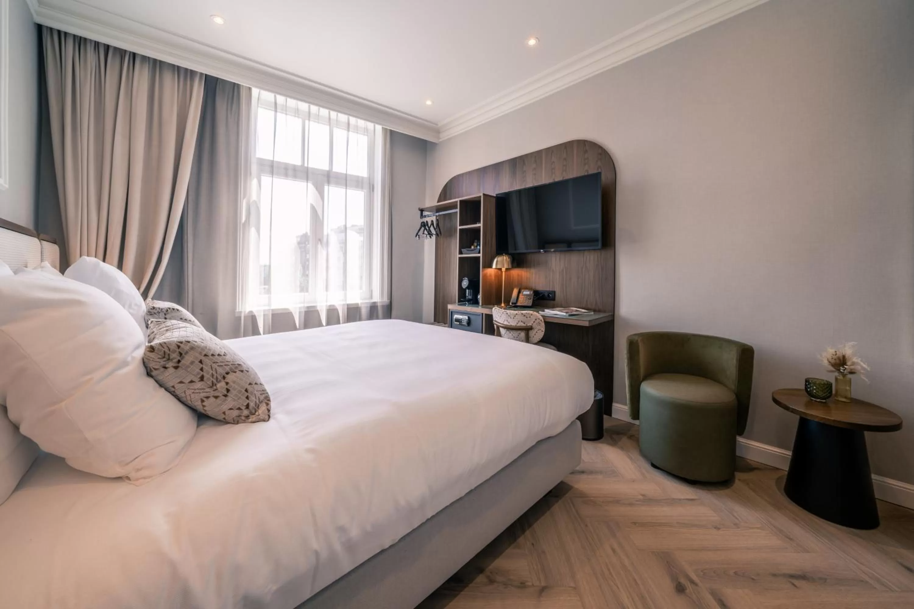 Bedroom, Bed in Hotel Du Parc